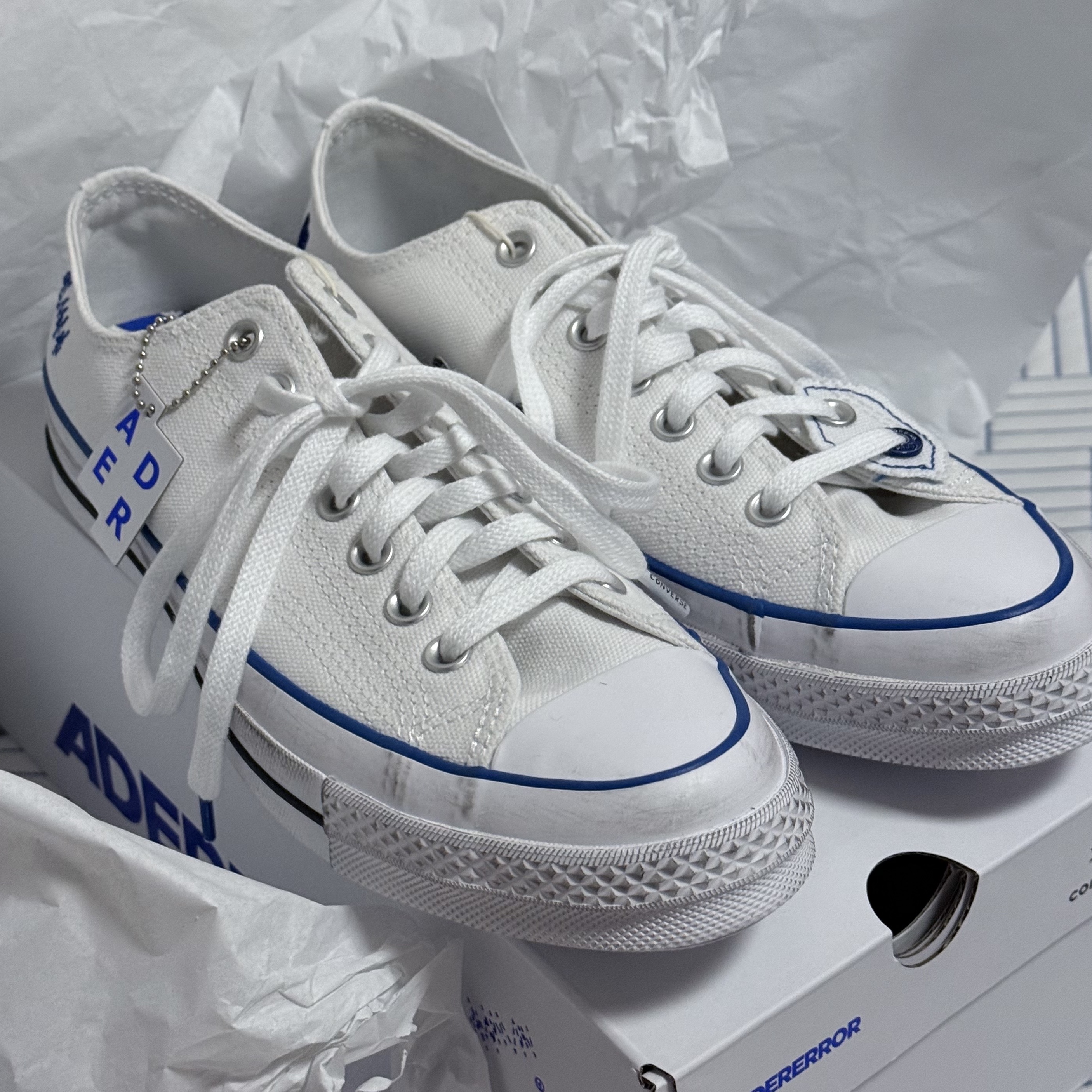 Converse x Ader Error Sig; Chuck 70 Low White Blue 착용 스타일 - 1