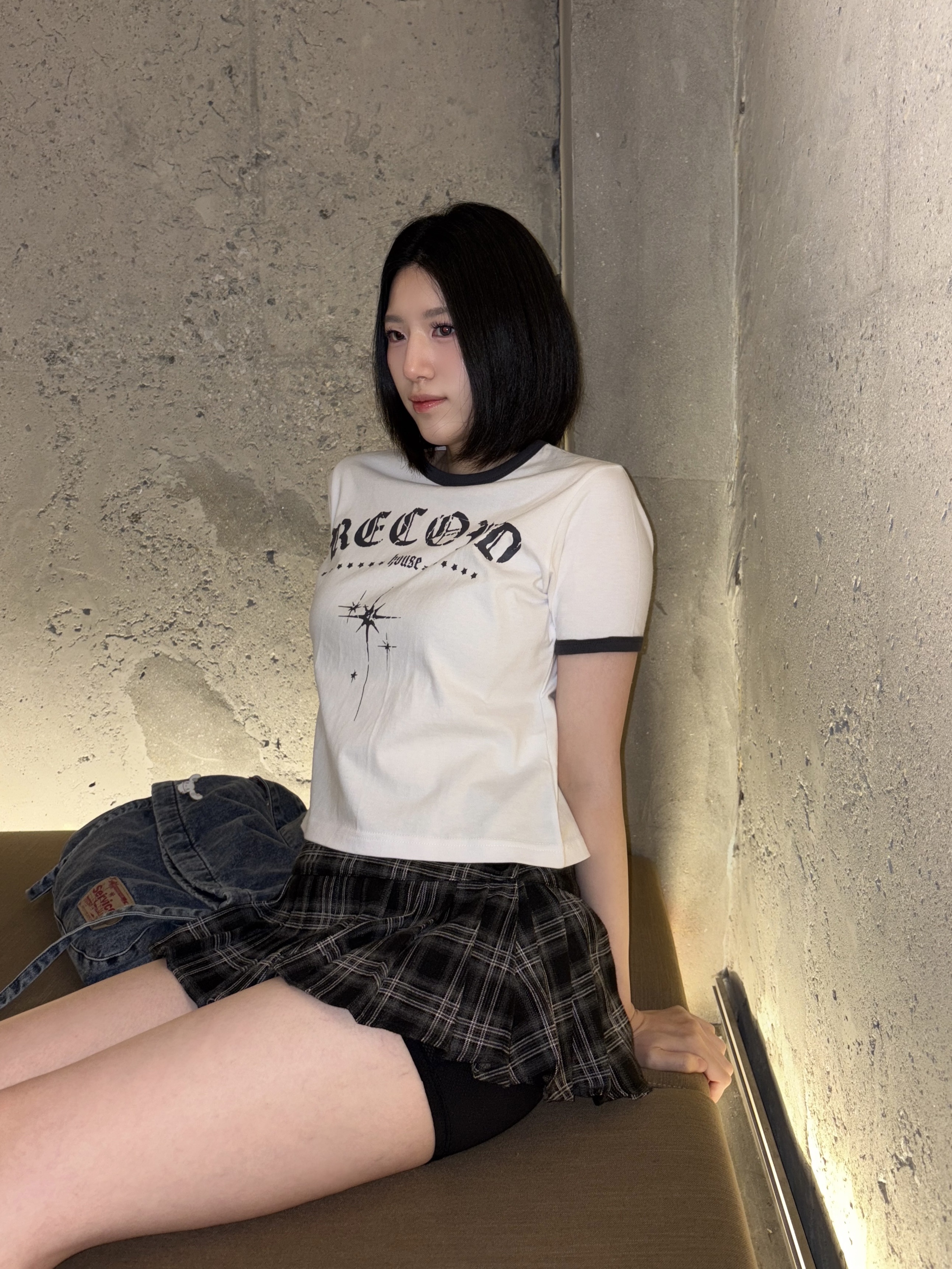 SLOW RECORD HOUSE Unisex RECORD Ringer Tee White 착용 스타일 - 6