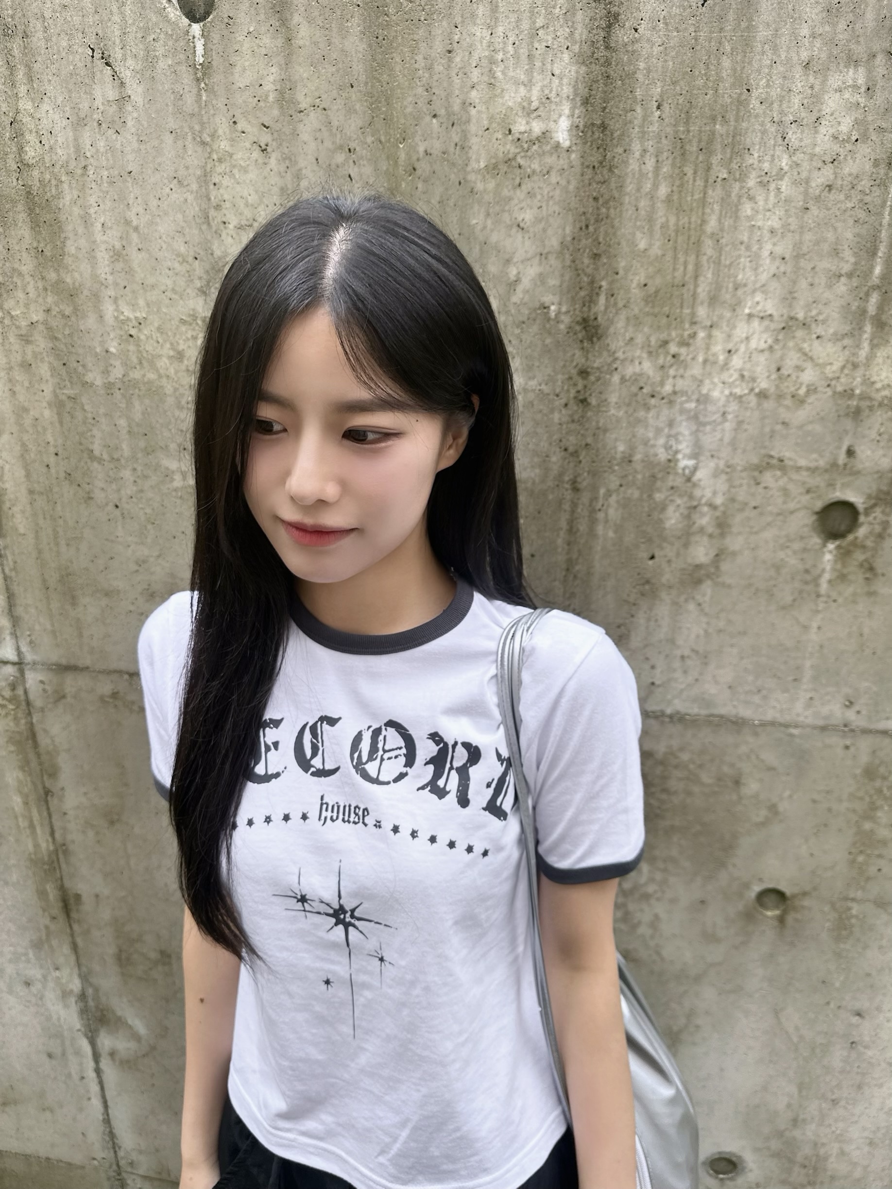SLOW RECORD HOUSE Unisex RECORD Ringer Tee White 착용 스타일 - 9