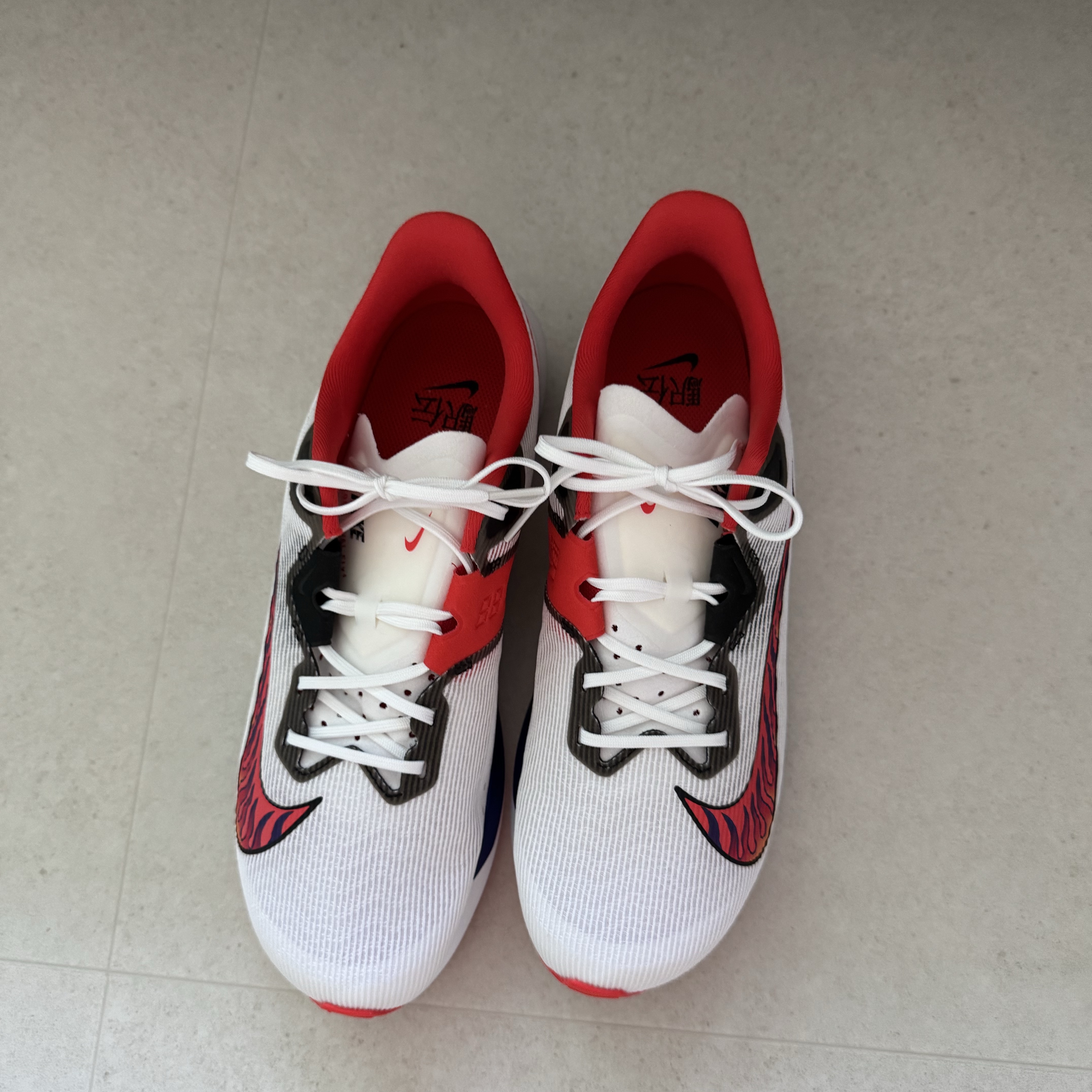 Nike Air Zoom Rival Fly 4 White Habanero Red 착용 스타일