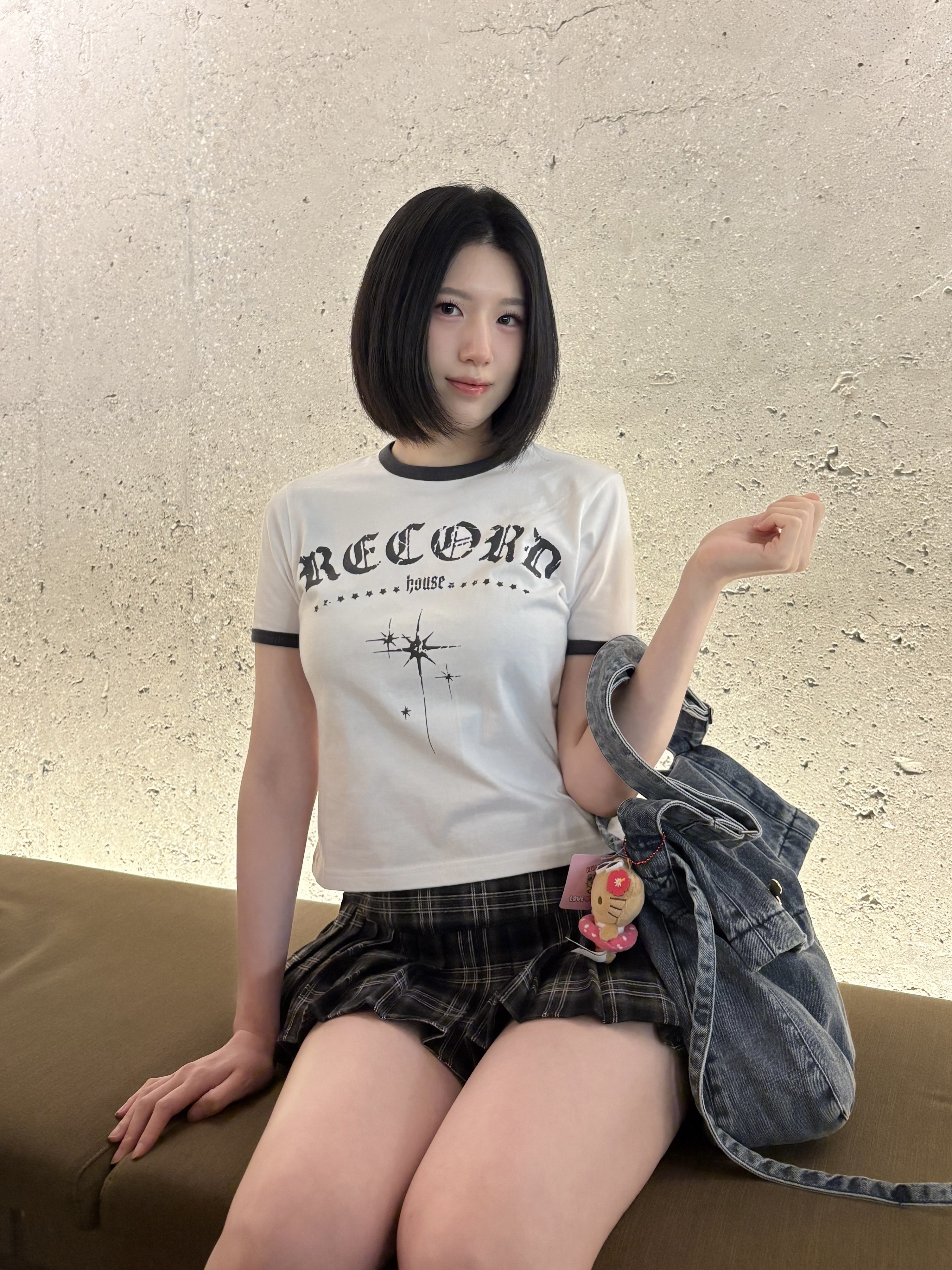SLOW RECORD HOUSE Unisex RECORD Ringer Tee White 착용 스타일 - 1