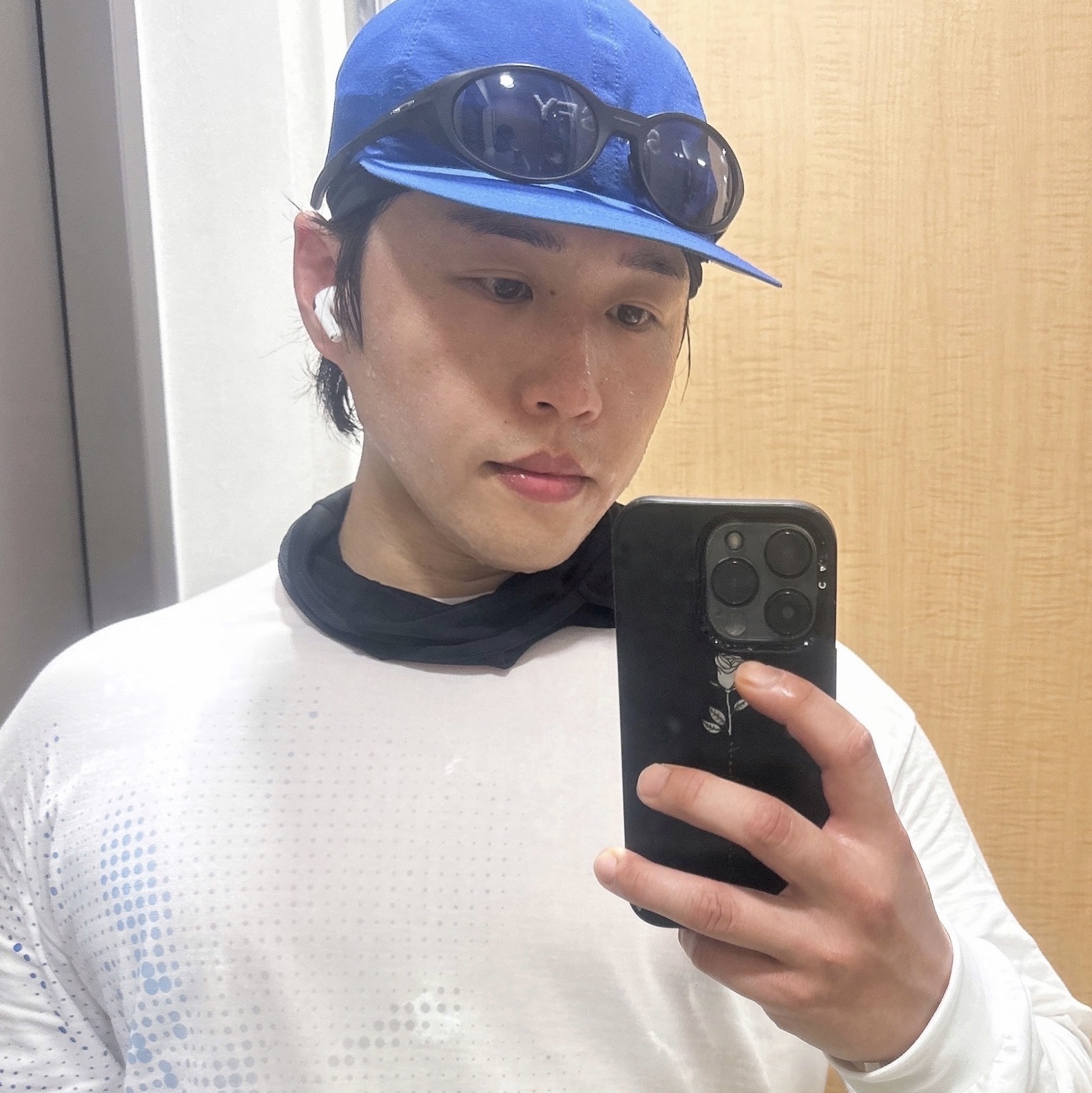 Post Archive Faction (Paf) x On Running x Distance Seoul L/S T-Shirt White, Satisfy Peaceshell Running Cap Navy 착용 스타일