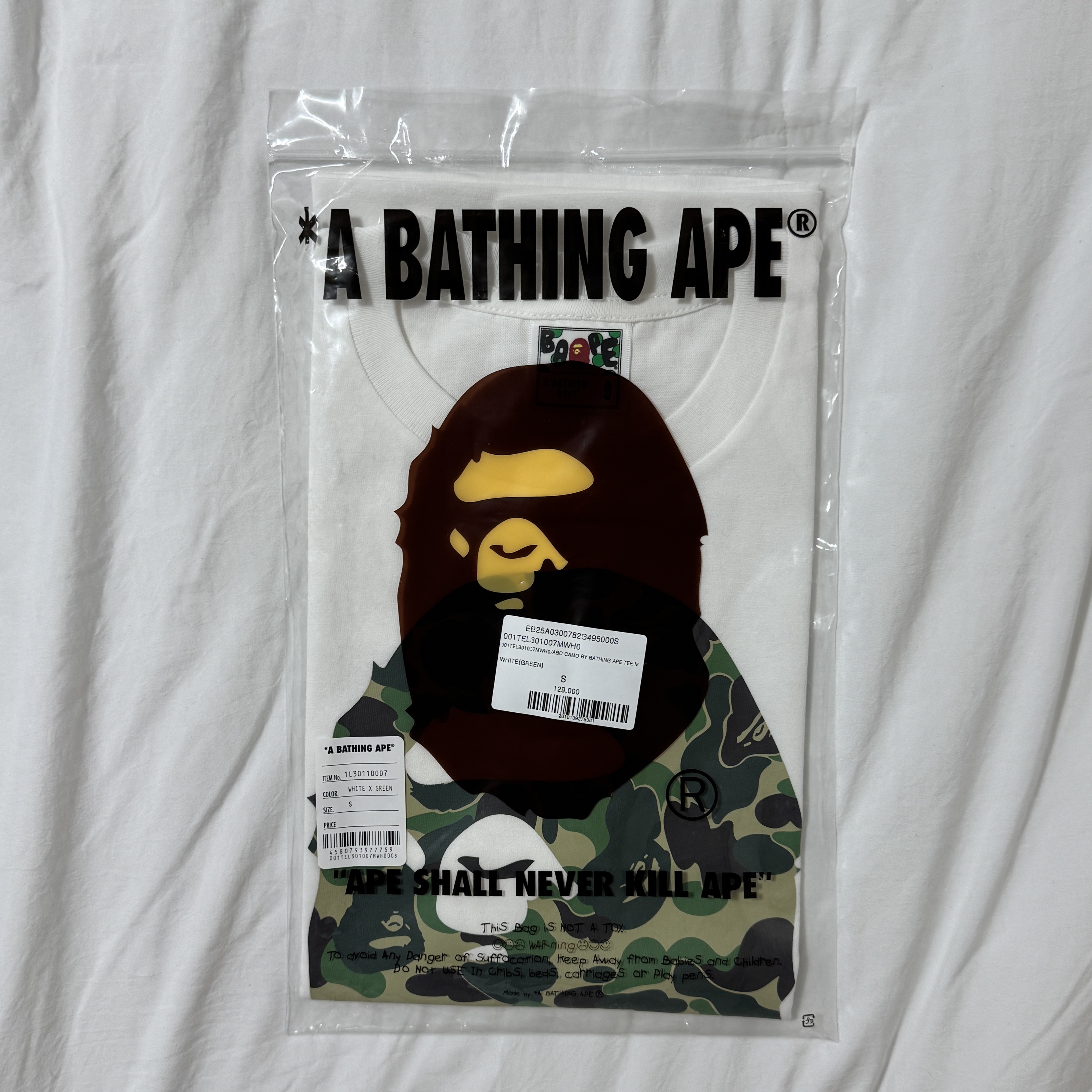 BAPE ABC Camo By Bathing Ape T-Shirt White Green 착용 스타일 - 2