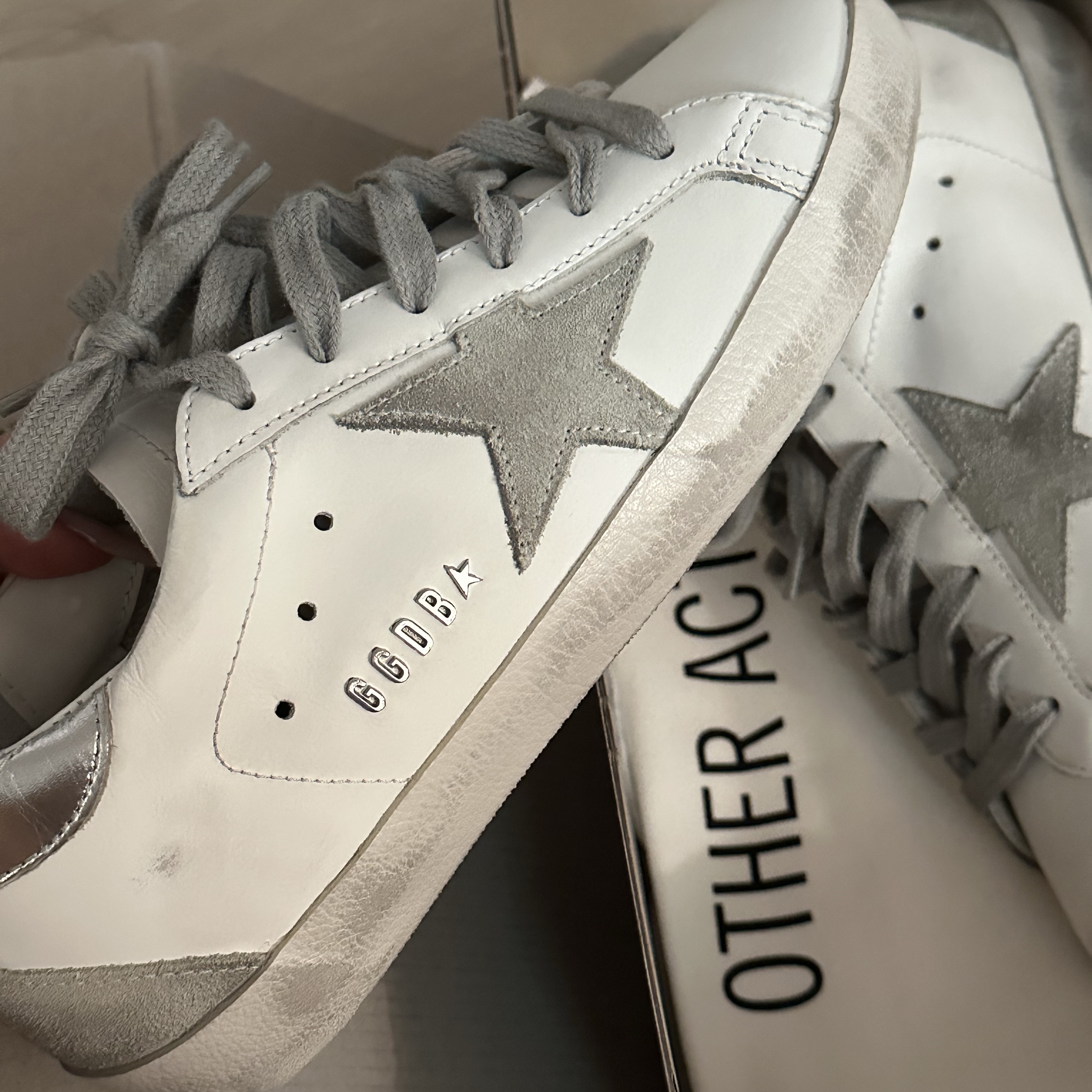 (W) Golden Goose Superstar White Silver Heel Tab Sneakers 착용 스타일 - 2
