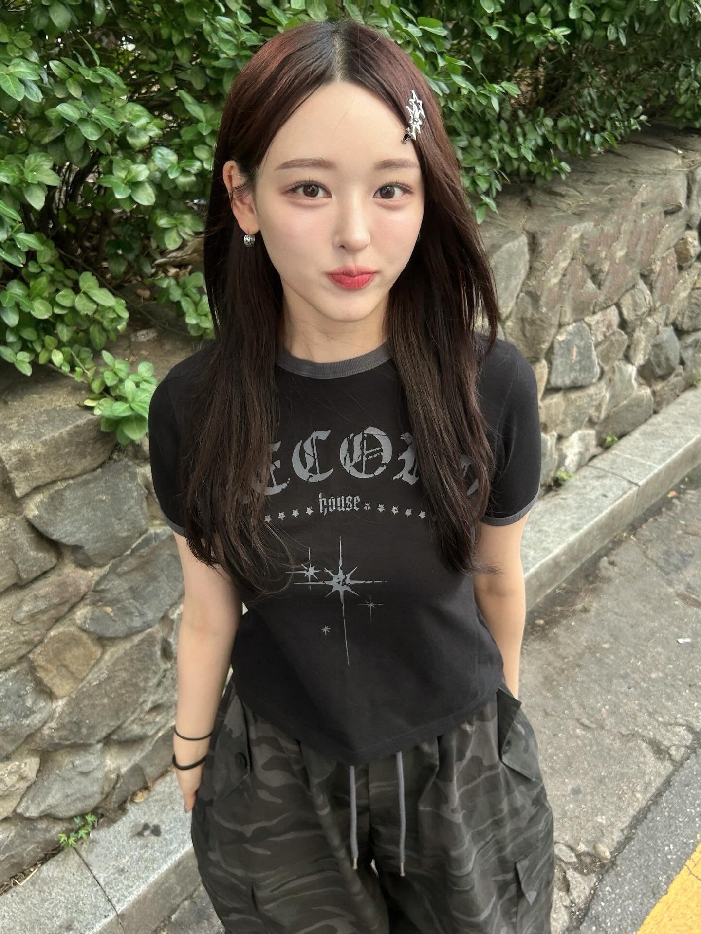 SLOW RECORD HOUSE Unisex RECORD Ringer Tee Black 착용 스타일 - 3