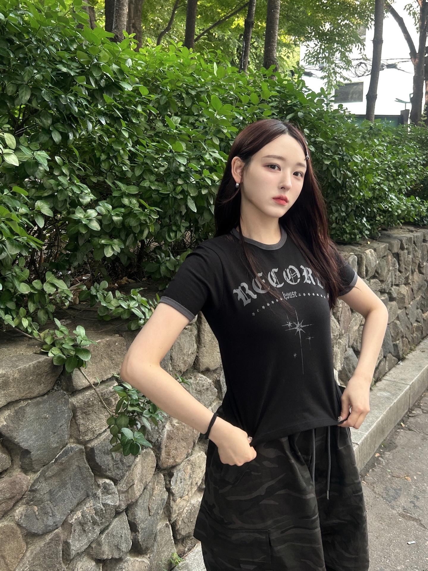 SLOW RECORD HOUSE Unisex RECORD Ringer Tee Black 착용 스타일 - 5