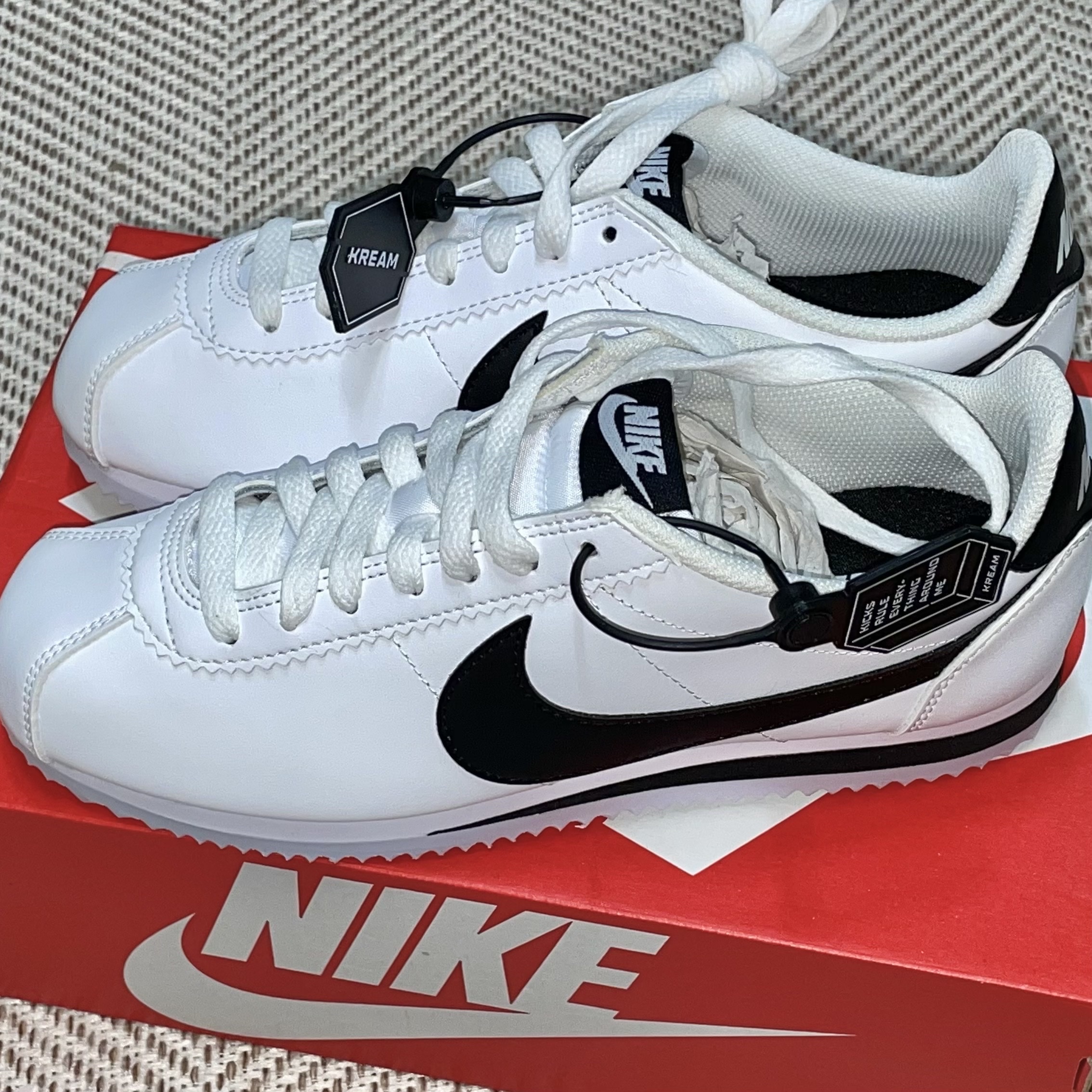 Nike Cortez White Black 착용 스타일