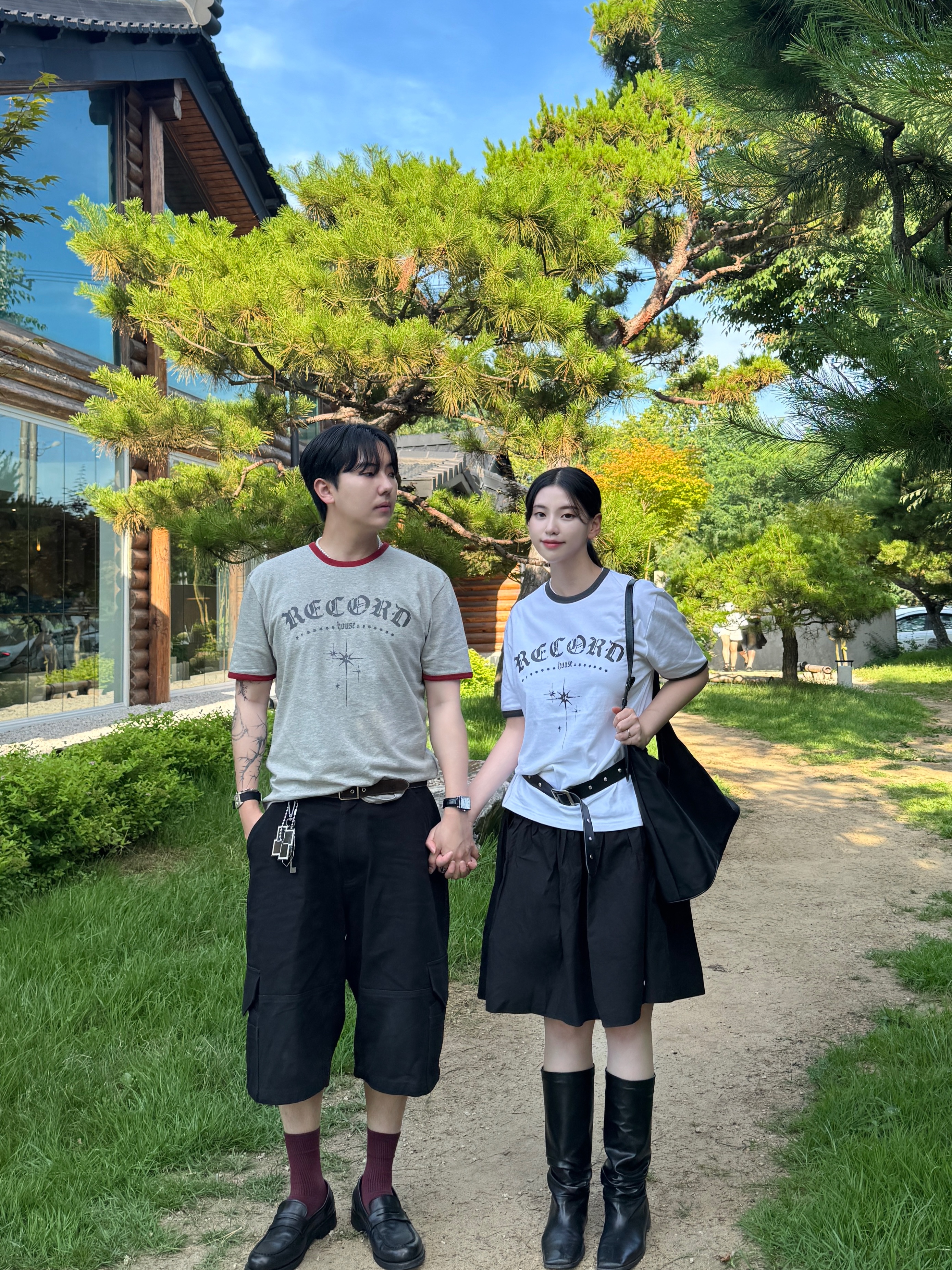 SLOW RECORD HOUSE Unisex RECORD Ringer Tee Melange Grey, SLOW RECORD HOUSE Unisex RECORD Ringer Tee White 착용 스타일 - 1