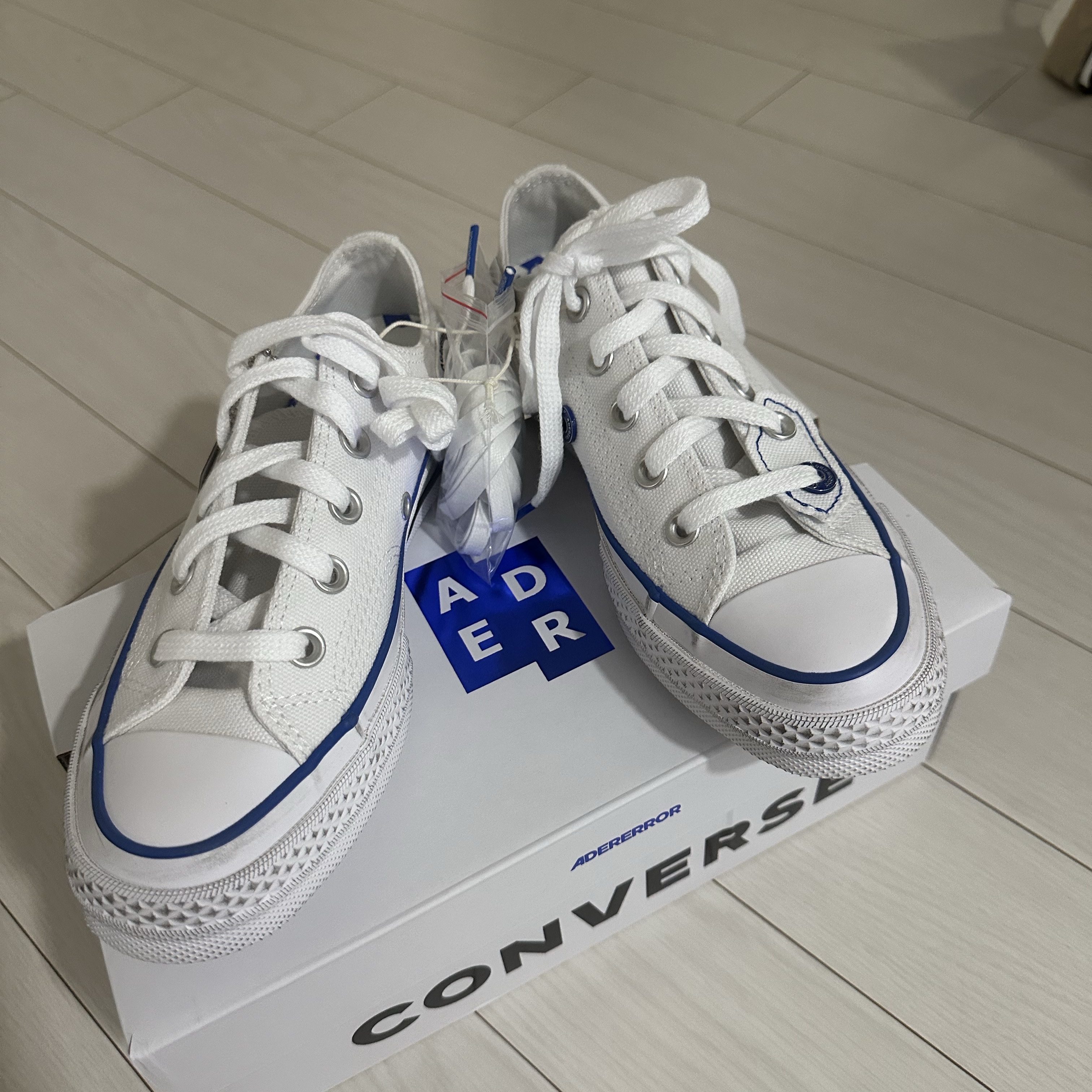 Converse x Ader Error Sig; Chuck 70 Low White Blue 착용 스타일 - 1