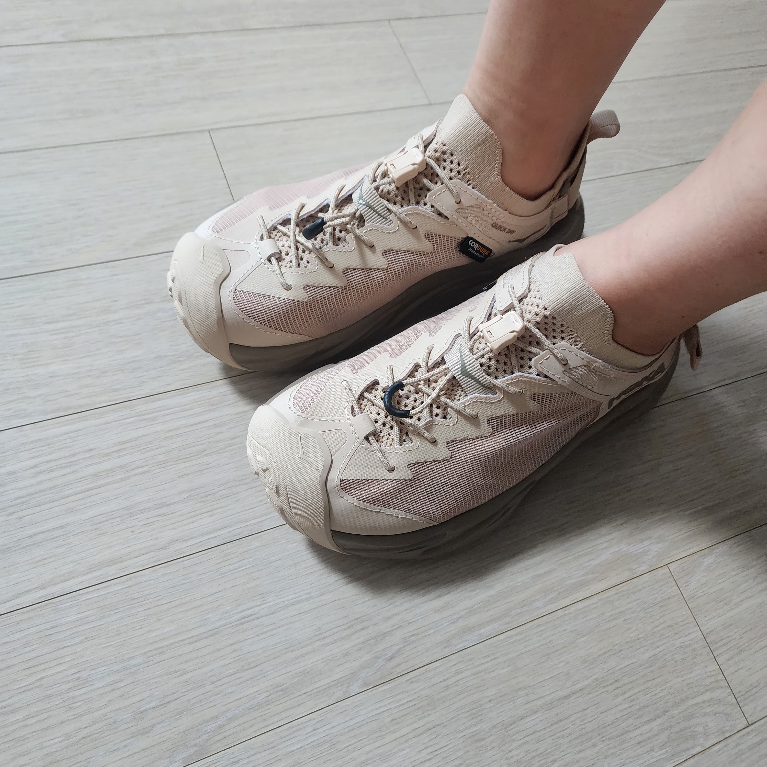 (W) Hoka Hopara 2 Shifting Sand 착용 스타일