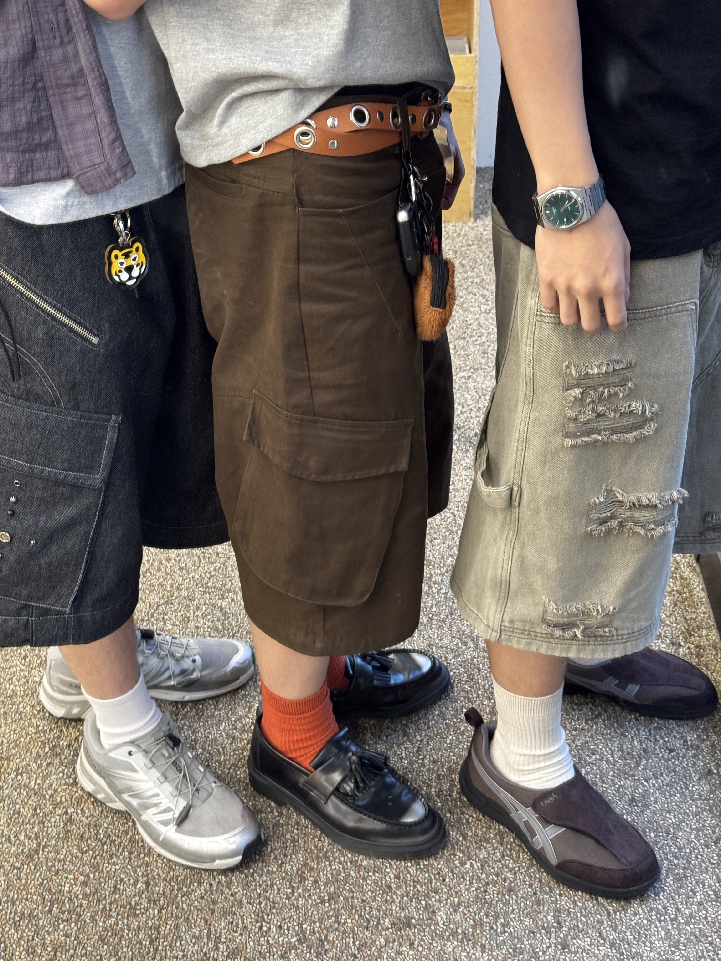 Dr. Martens Adrian Tassel Arcadia Rub Off Leather Loafers Silver, Asics Life Walker 010 Coffee - 3E Wide 착용 스타일 - 3