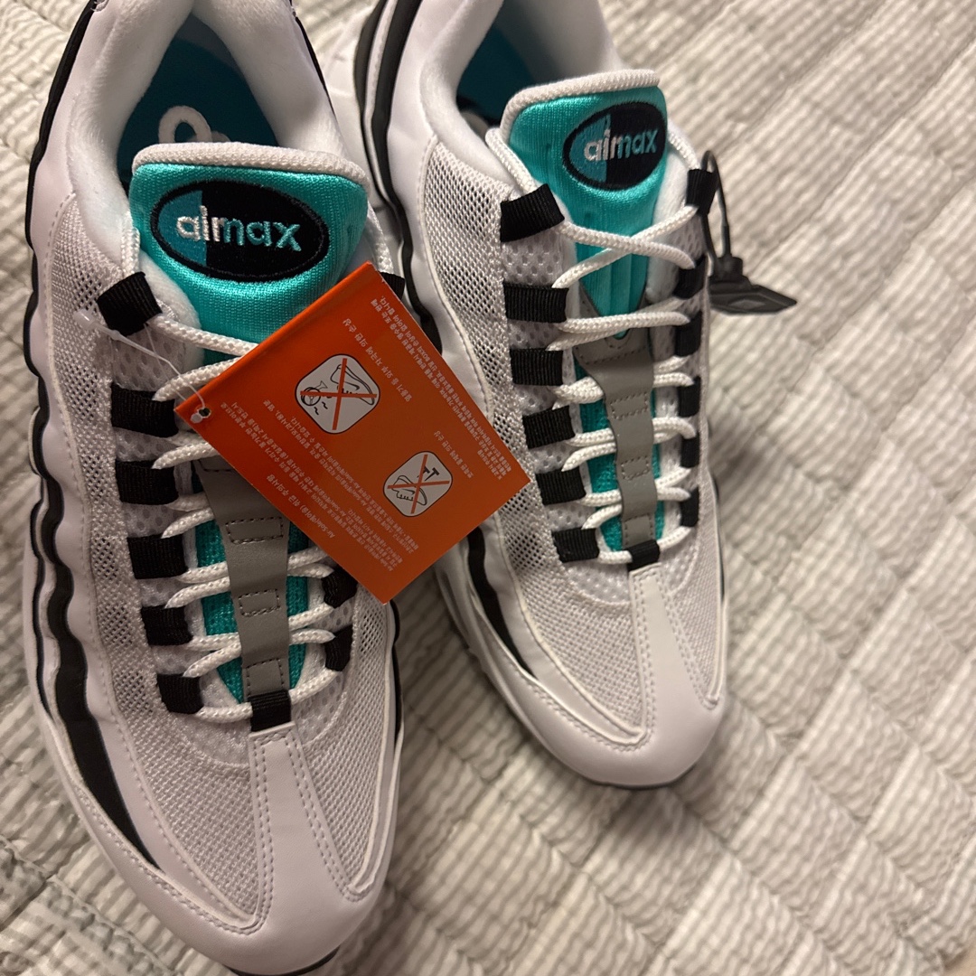 Nike Air Max 95 OG White and Black 착용 스타일 - 2