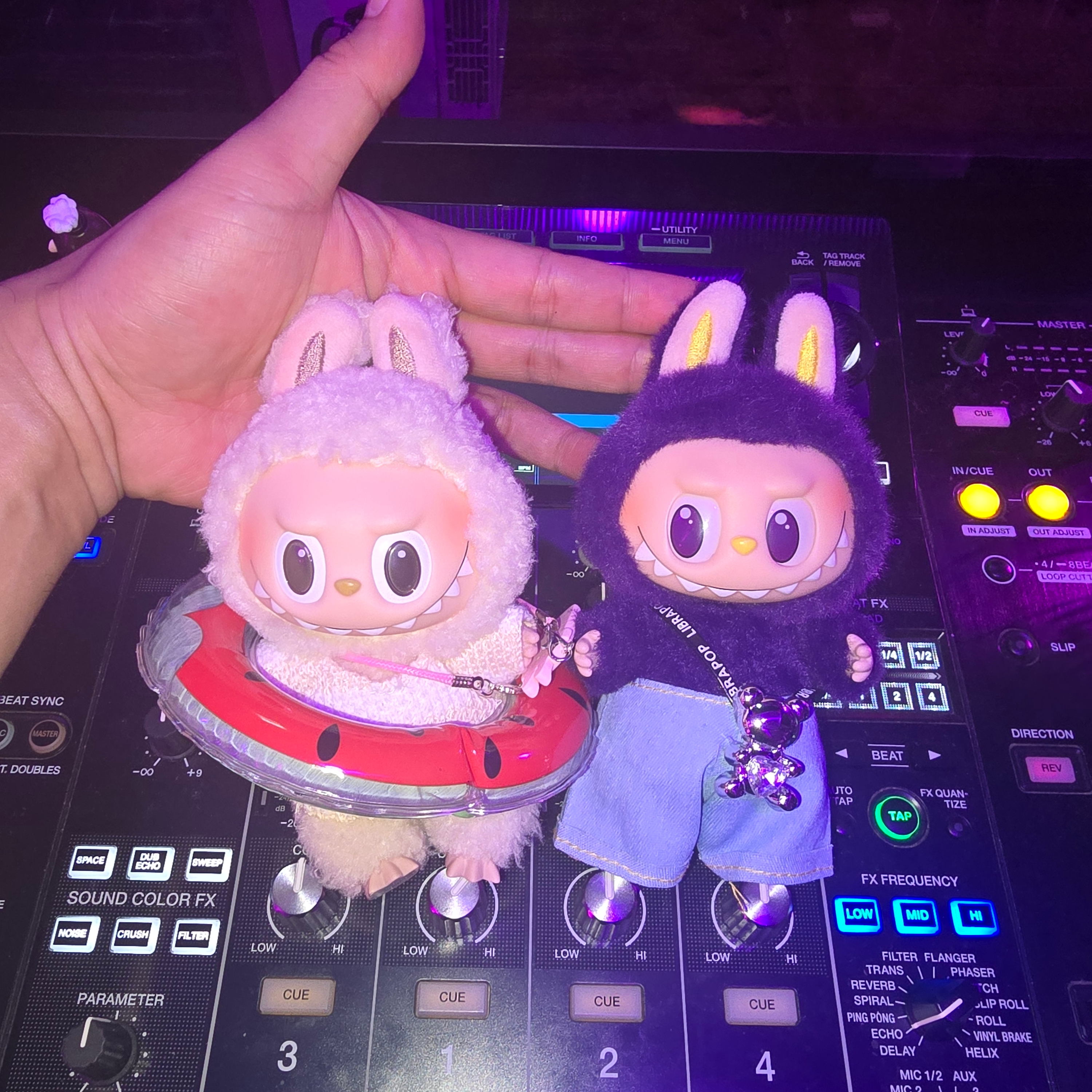 Pop Mart Labubu x Pronounce Lucky Fairy Toy Keyring 착용 스타일 - 1