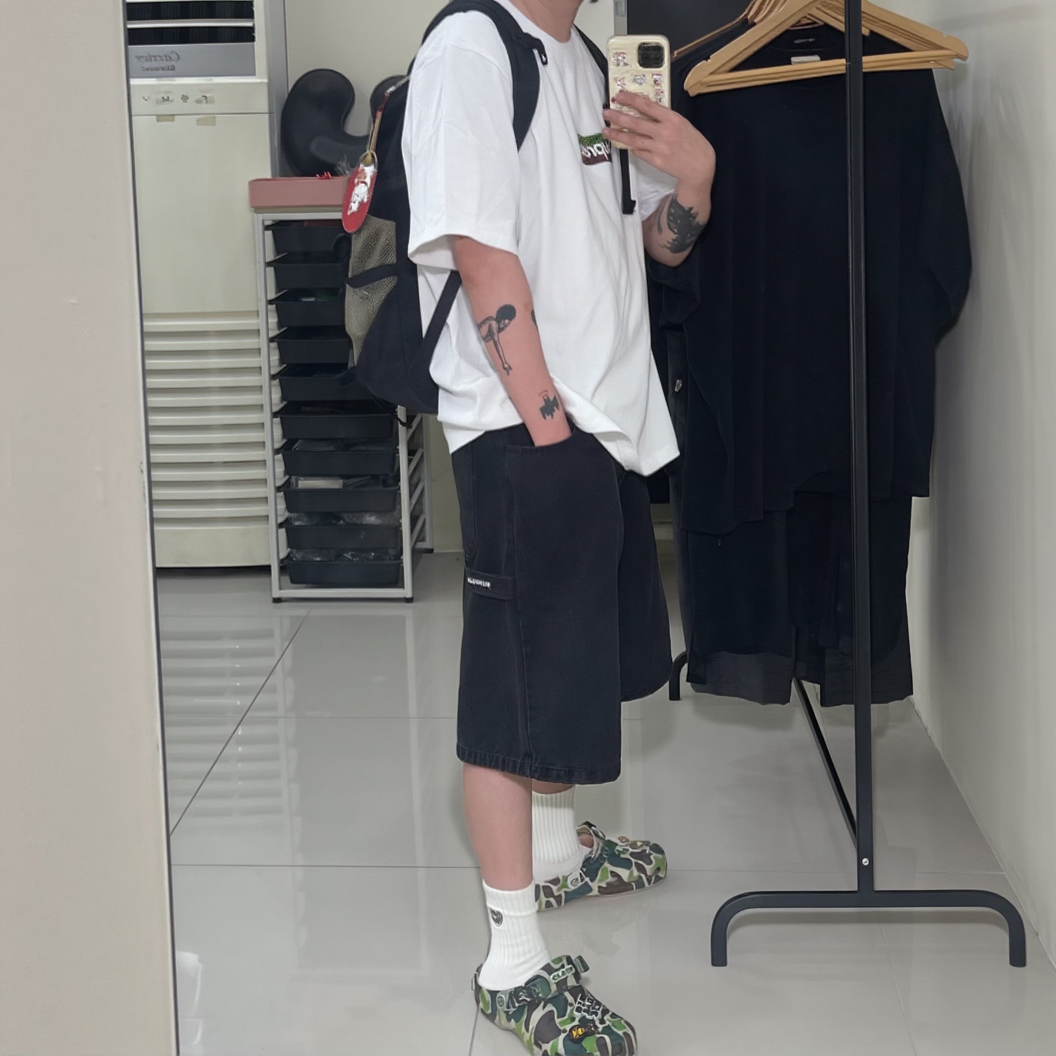Supreme x Nike Denim Short Black - 24SS, Supreme Los Angeles Fire Relief Box Logo T-Shirt White - 25SS 착용 스타일