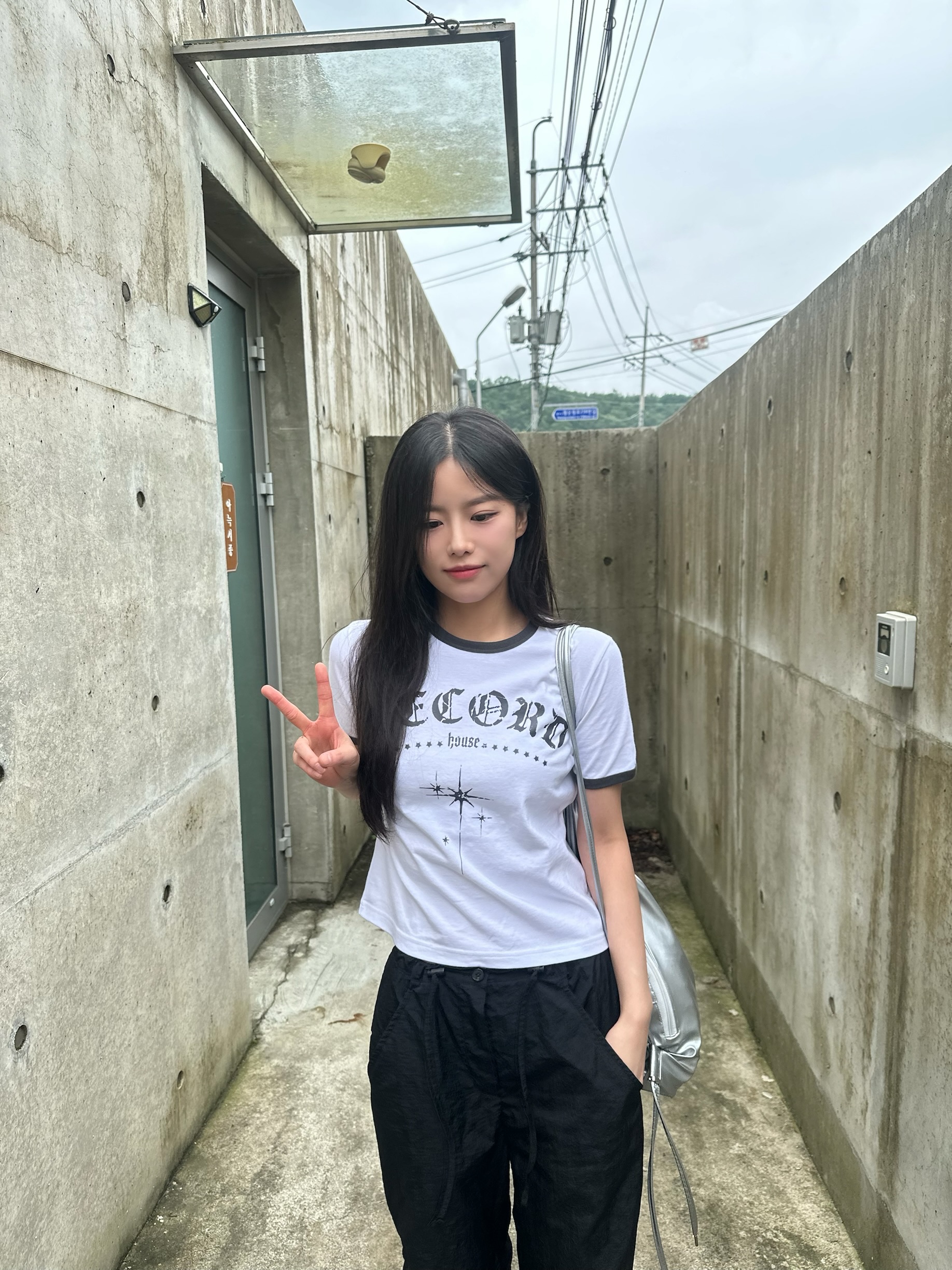 SLOW RECORD HOUSE Unisex RECORD Ringer Tee White 착용 스타일 - 10
