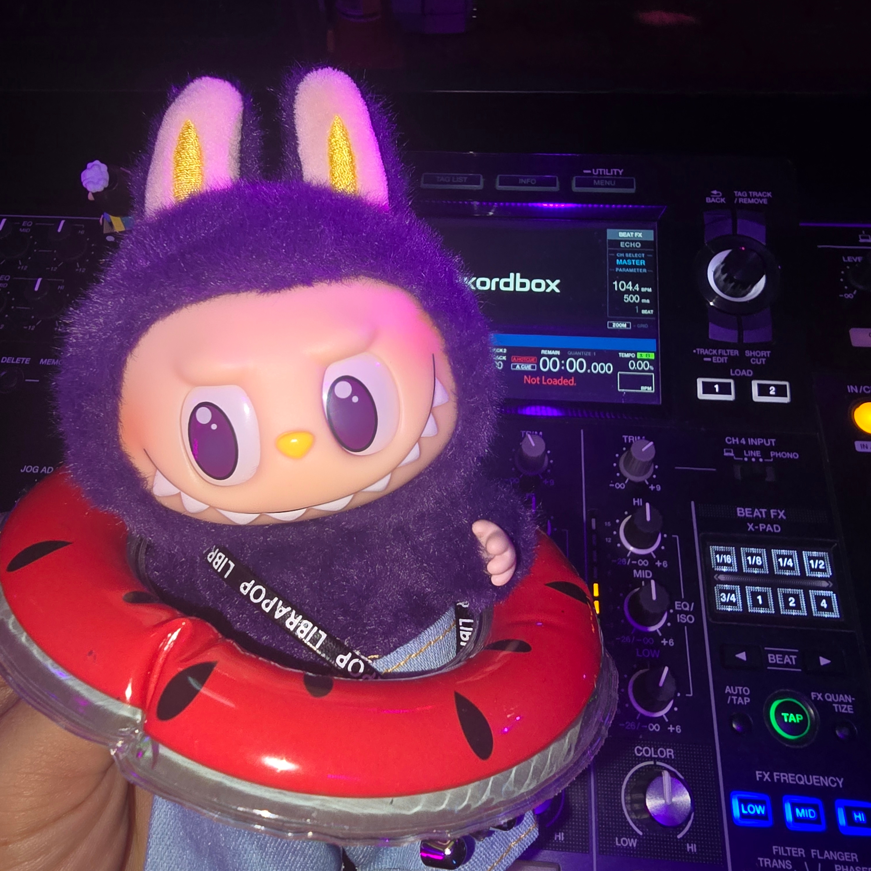 Pop Mart Labubu x Pronounce Lucky Fairy Toy Keyring 착용 스타일 - 3
