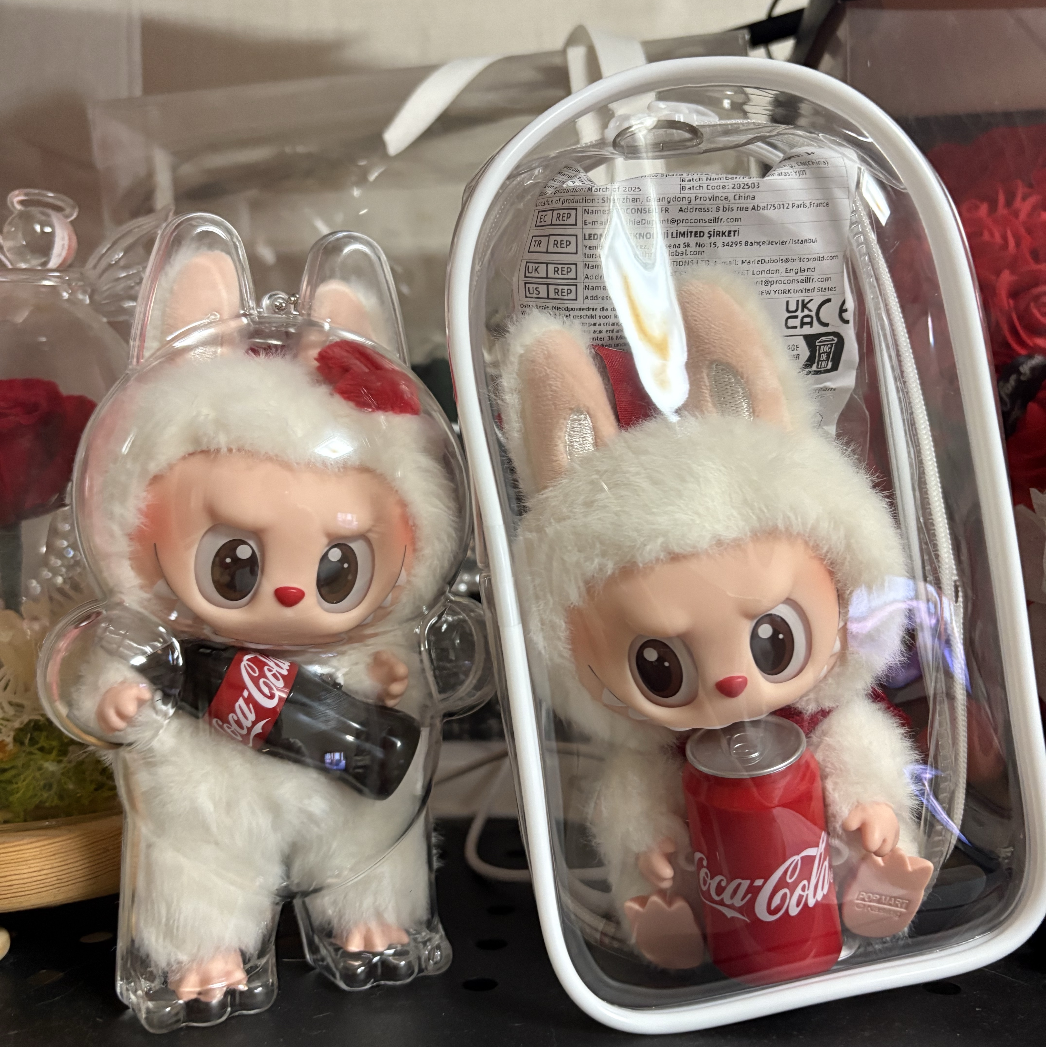 Pop Mart Labubu Coca Cola Series Keyring Sealed Case (6 Blind Boxes), Pop Mart Labubu Coca Cola Series Surprise Shake Keyring (Opened Case) 착용 스타일