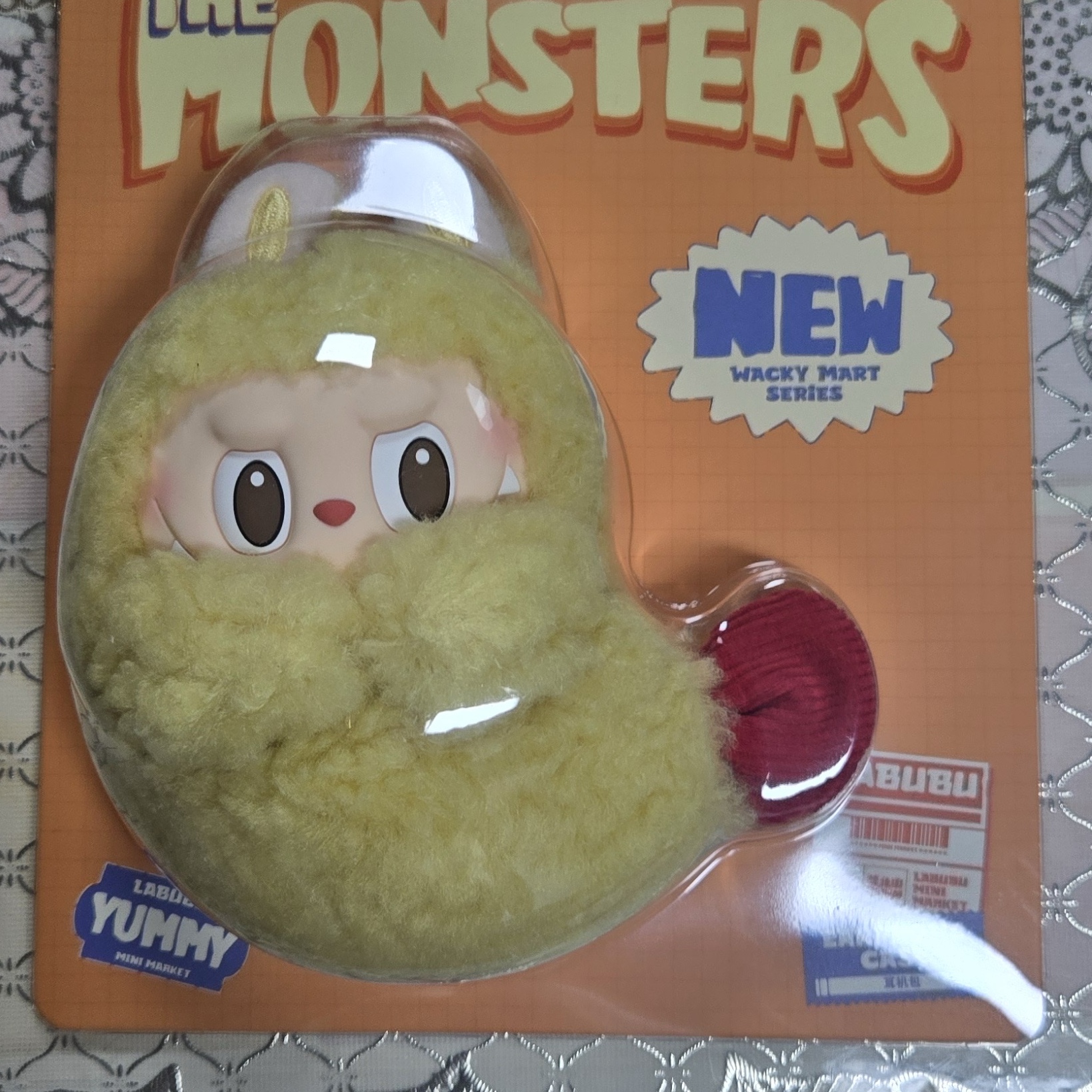 Pop Mart Labubu The Monsters Wacky Mart Series Earphone Case 착용 스타일