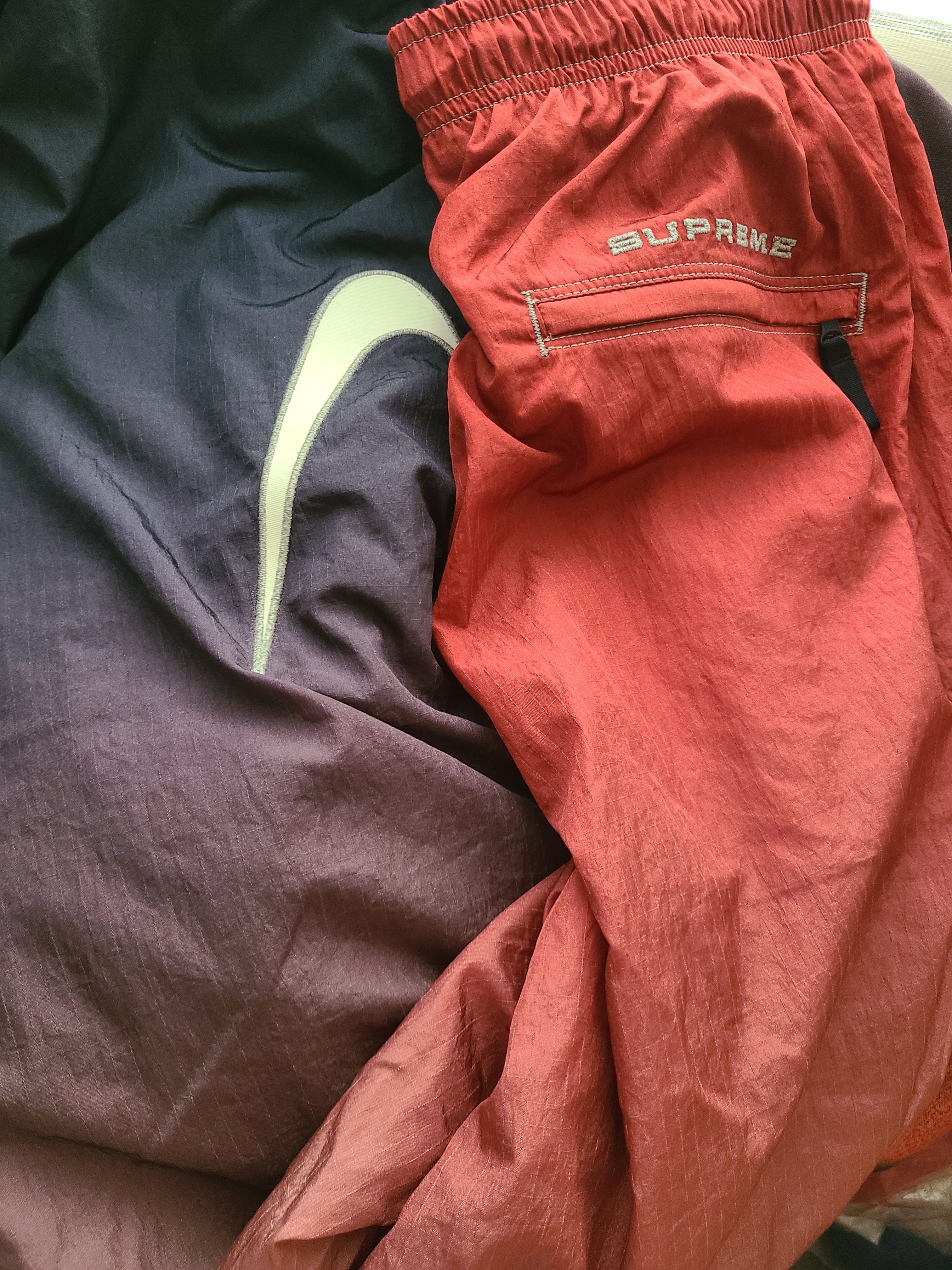 Supreme x Nike Ripstop Track Pants Multicolor - 24SS 착용 스타일 - 1