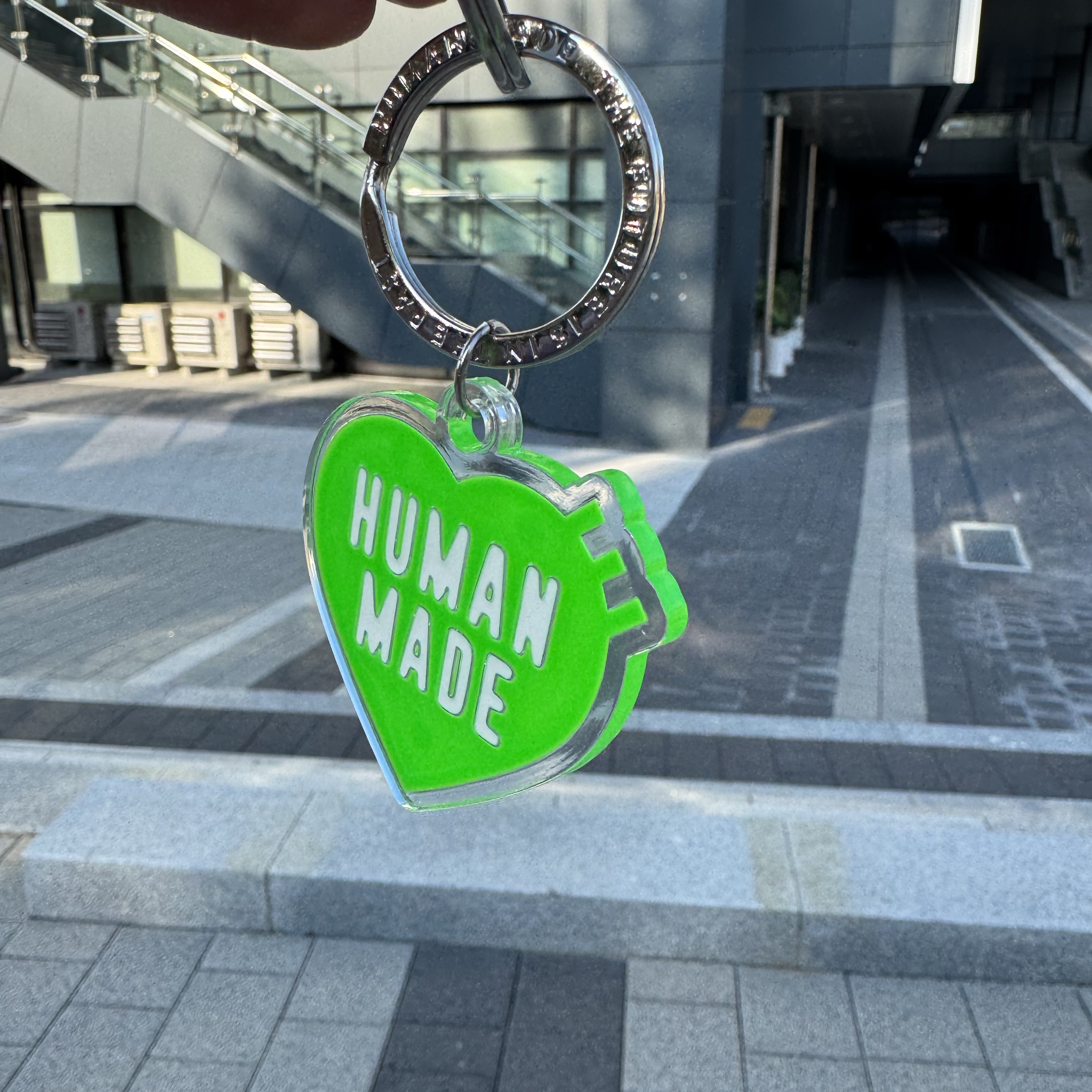 Human Made Acrylic Heart Keyring Green 착용 스타일