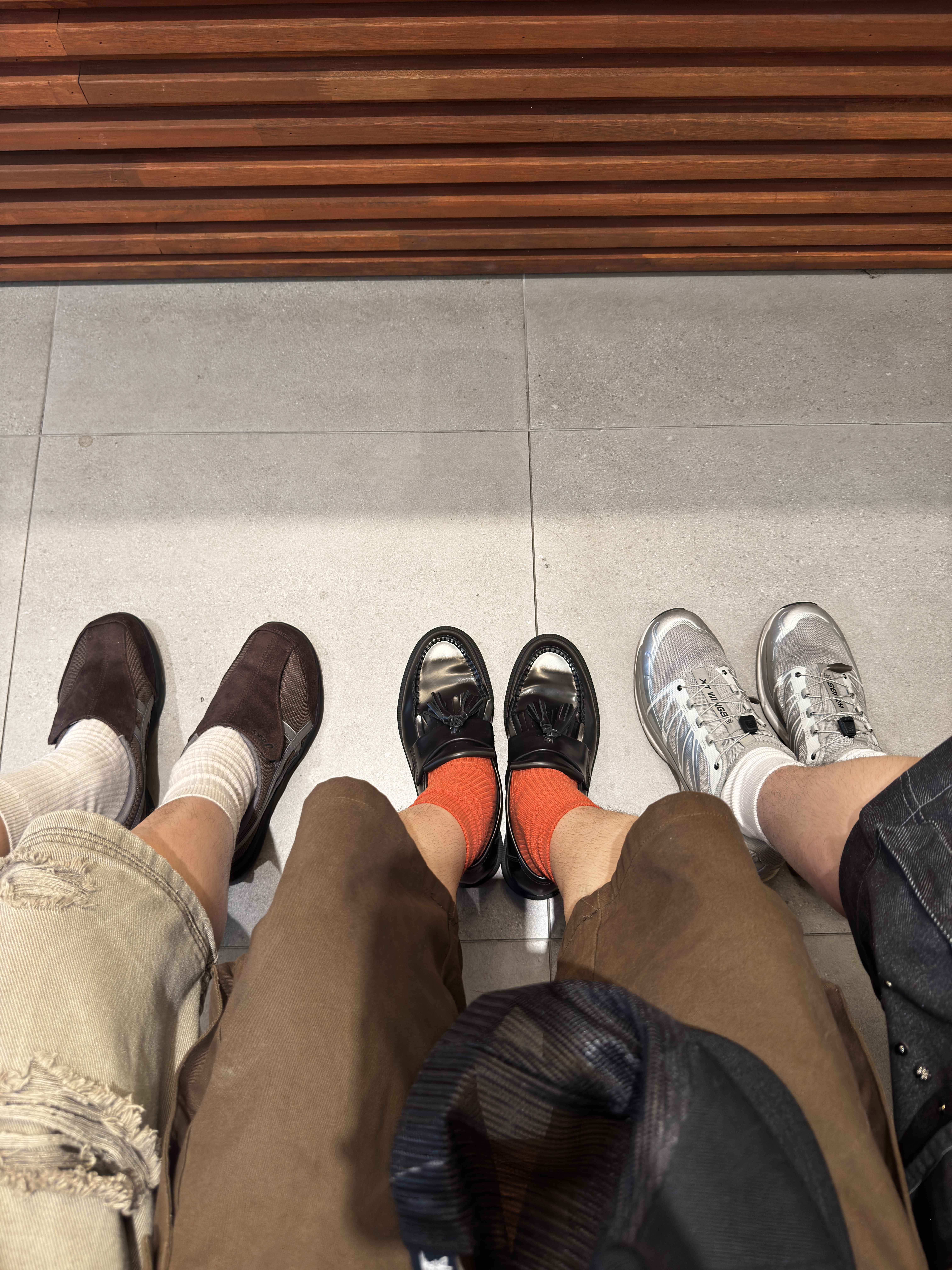 Dr. Martens Adrian Tassel Arcadia Rub Off Leather Loafers Silver, Asics Life Walker 010 Coffee - 3E Wide 착용 스타일 - 2