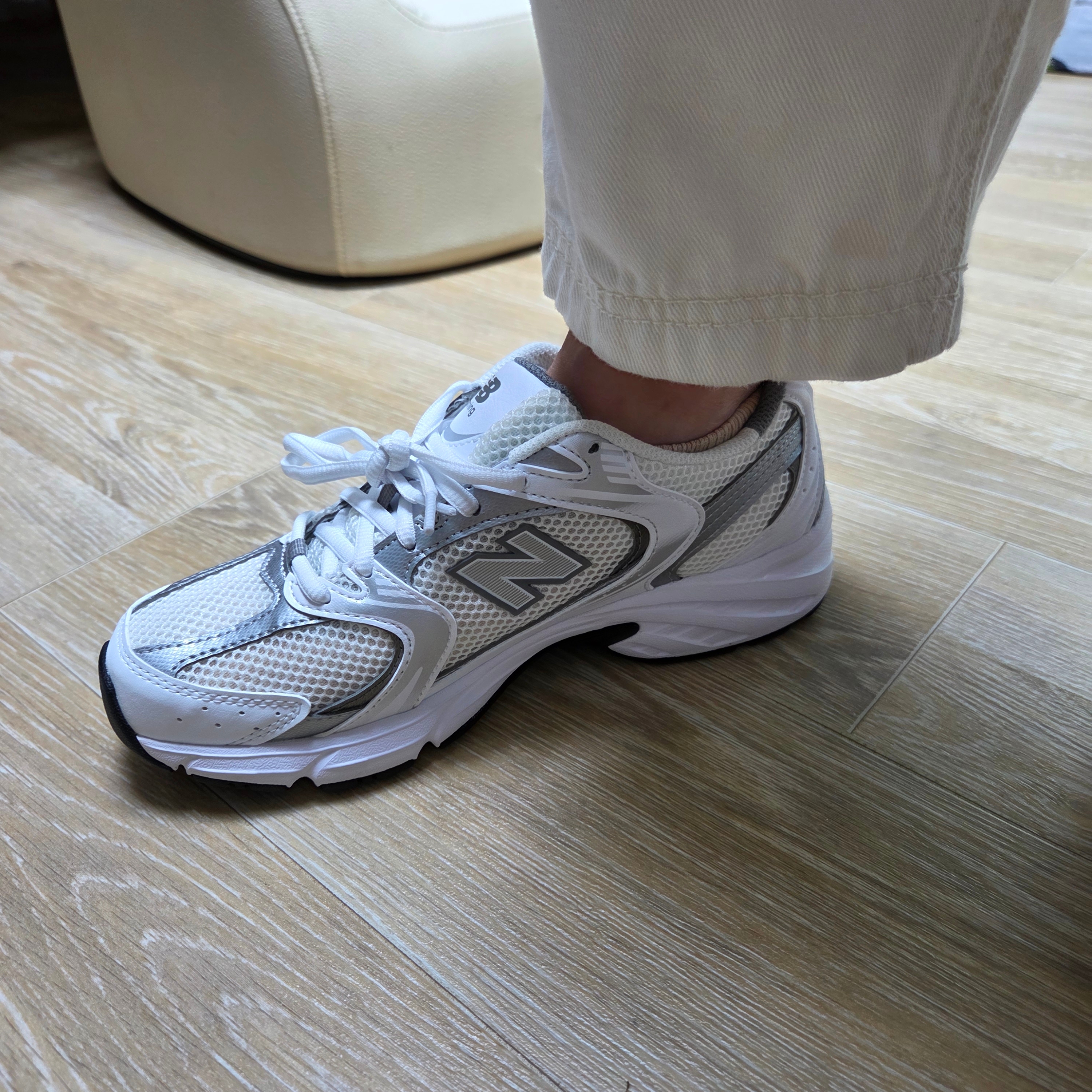 New Balance 530 Steel Grey 착용 스타일