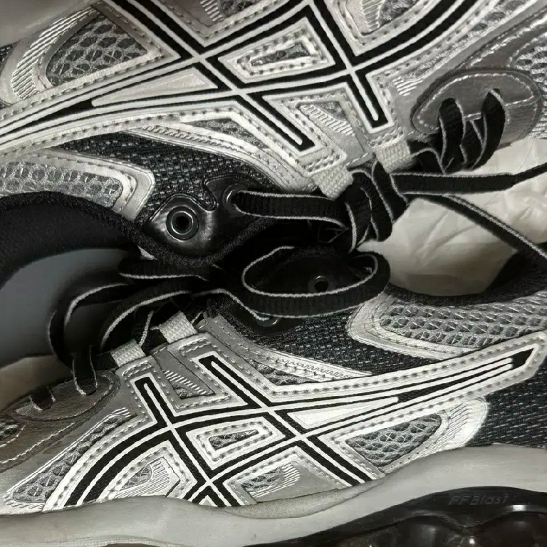 Asics Gel-Quantum Kinetic Mid Grey Pure Silver 착용 스타일
