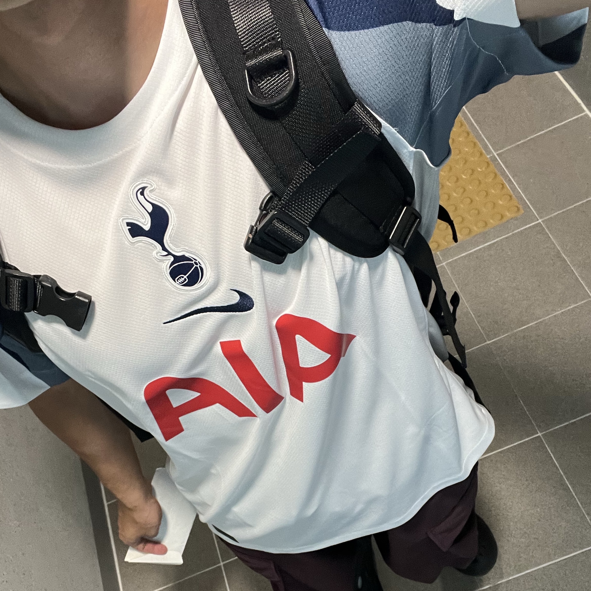 Nike Tottenham Hotspur 2025/26 Stadium Home Dri-Fit Football Replica Jersey White Light Iron Ore (Non Marking Ver.) 착용 스타일 - 2