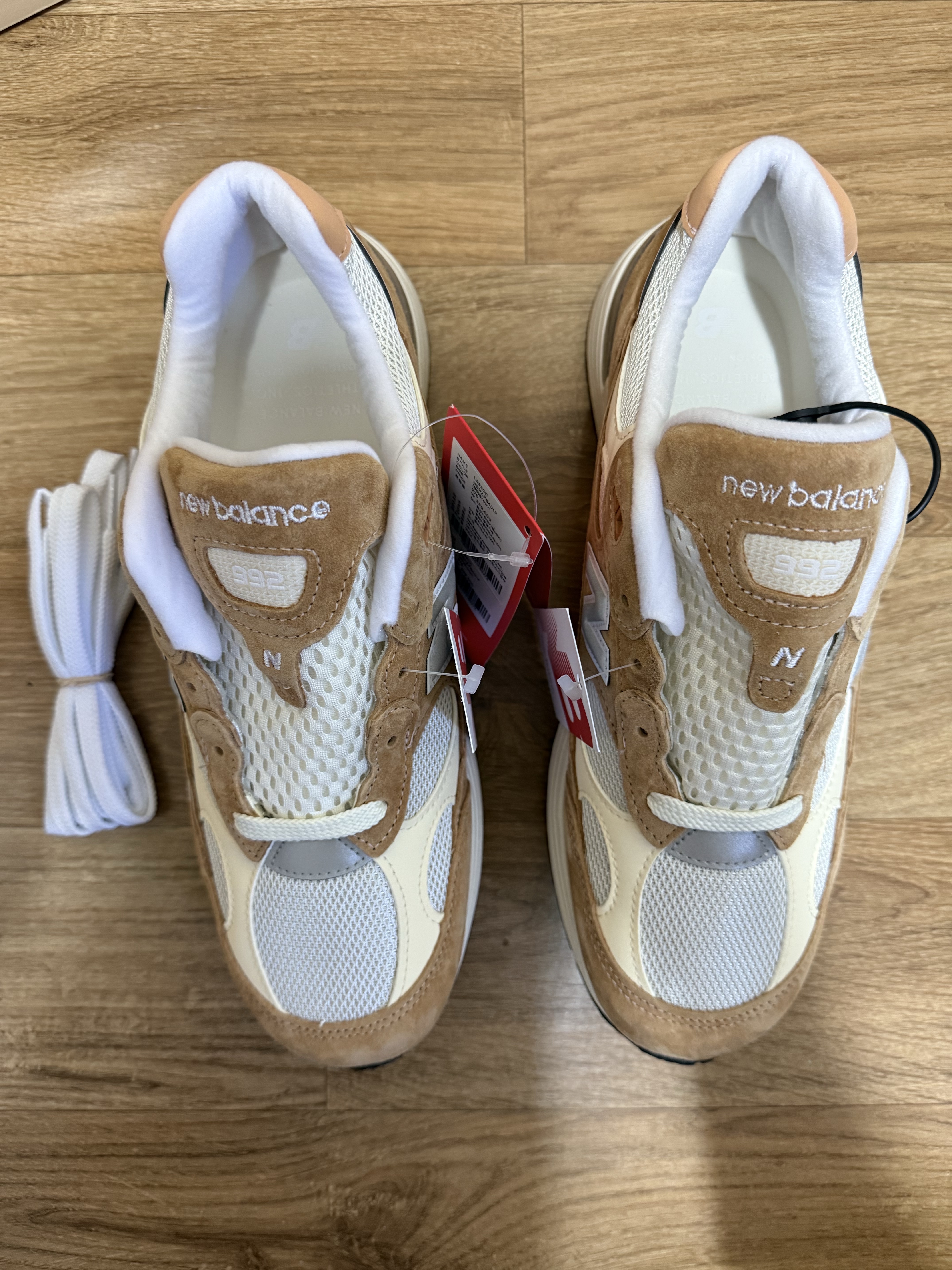 New Balance 992 Made in USA Sweet Caramel Calcium 착용 스타일 - 4