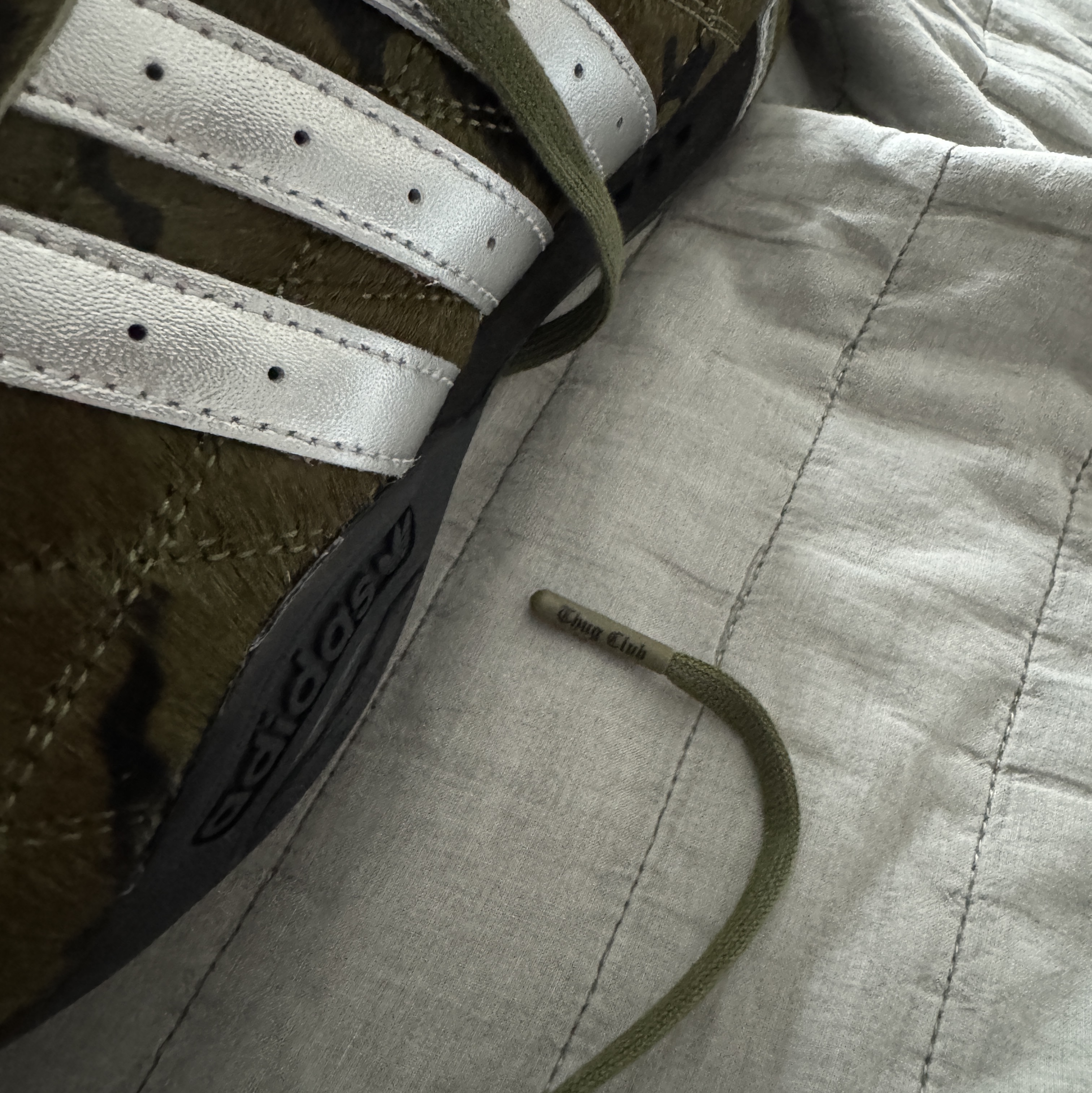 Adidas x Thug Club Adiracer Hi Focus Olive Silver Metallic 착용 스타일 - 3