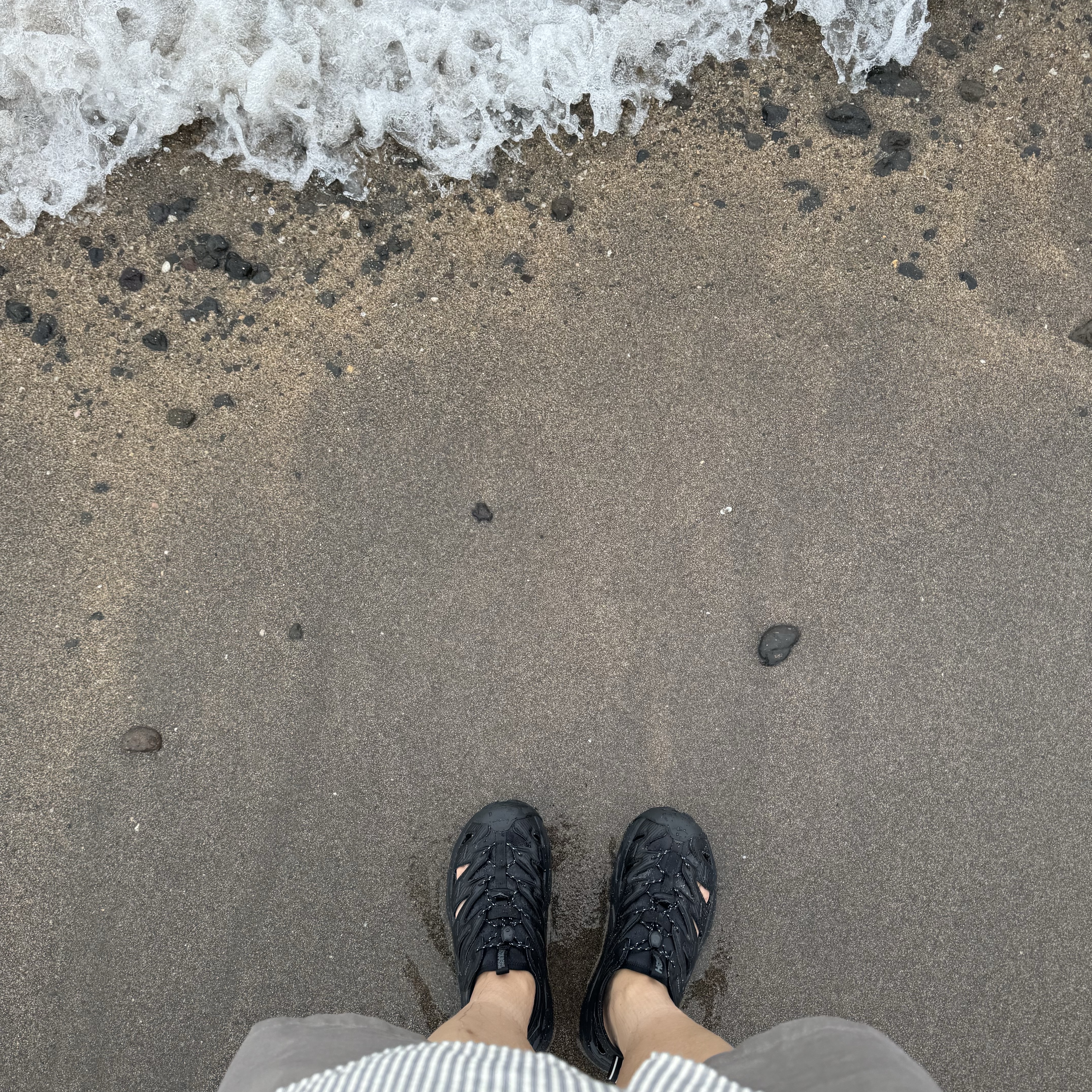 Hoka Hopara Black Castle Rock 착용 스타일