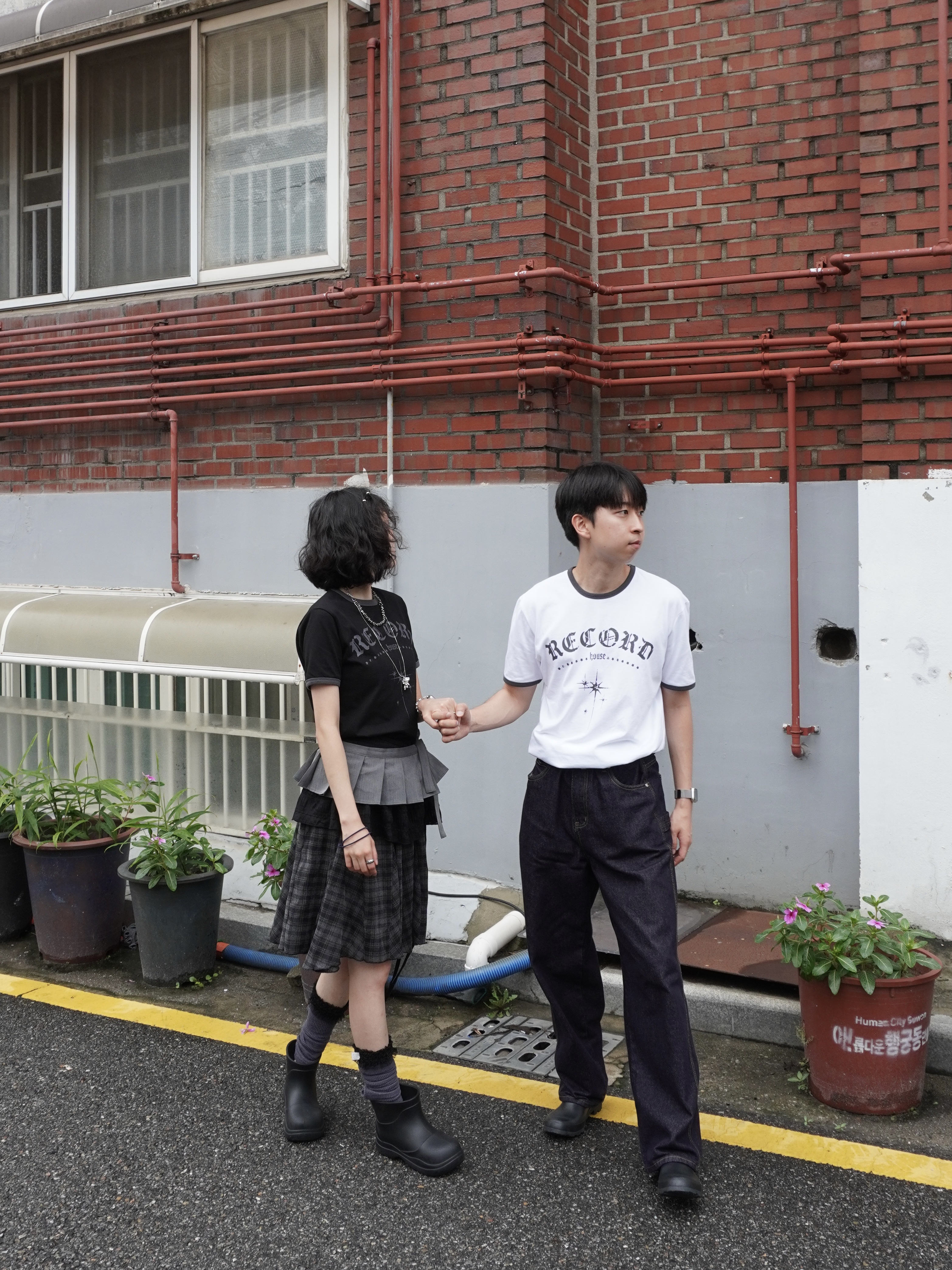 SLOW RECORD HOUSE Unisex RECORD Ringer Tee Black, SLOW RECORD HOUSE Unisex RECORD Ringer Tee White 착용 스타일 - 6