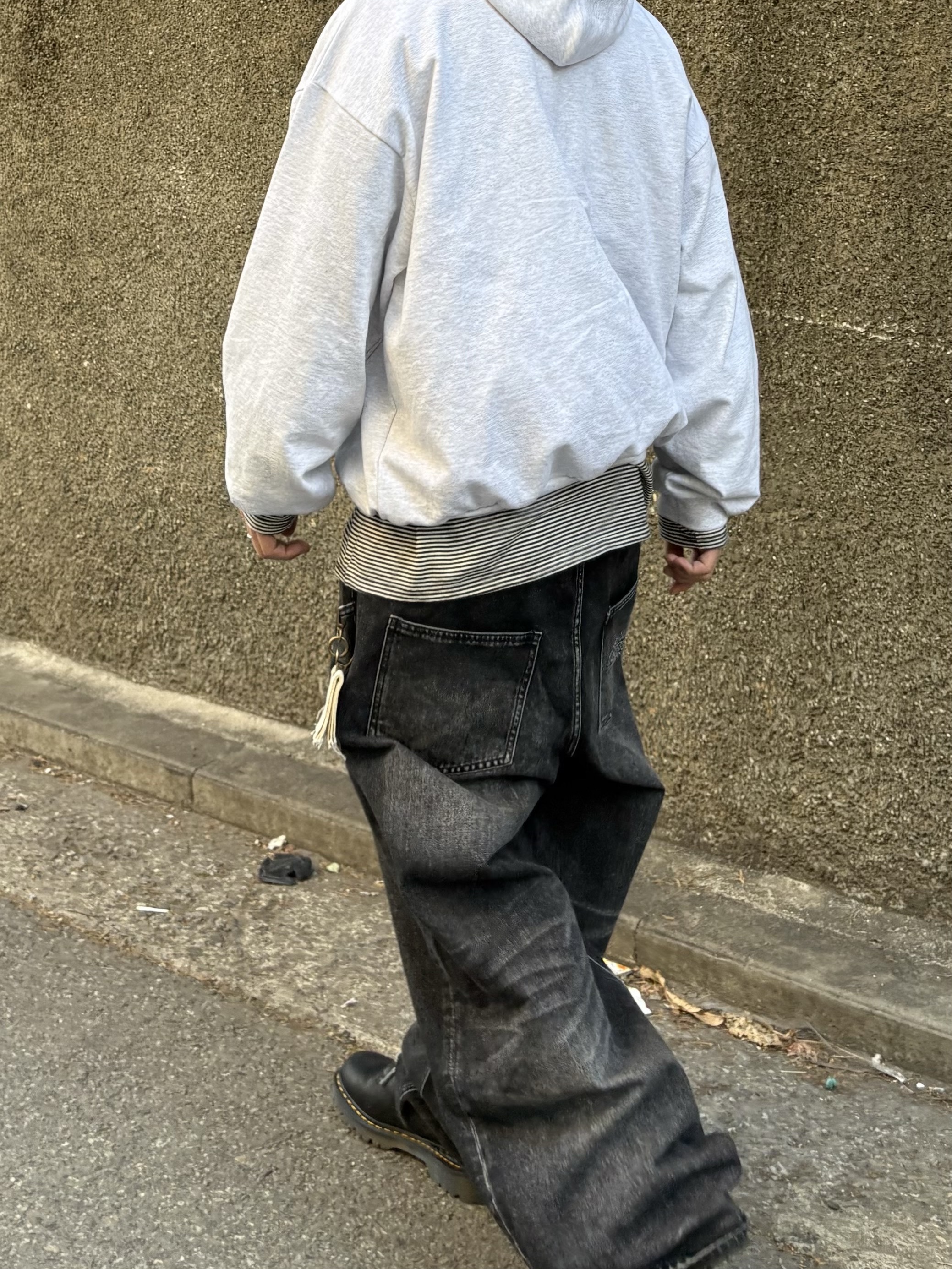 Dr. Martens x Thisisneverthat 1461 Waxed Full Grain Black, Yeezy x Gosha Rubchinskiy YZY Black Dogs Hoodie Heather Grey 착용 스타일