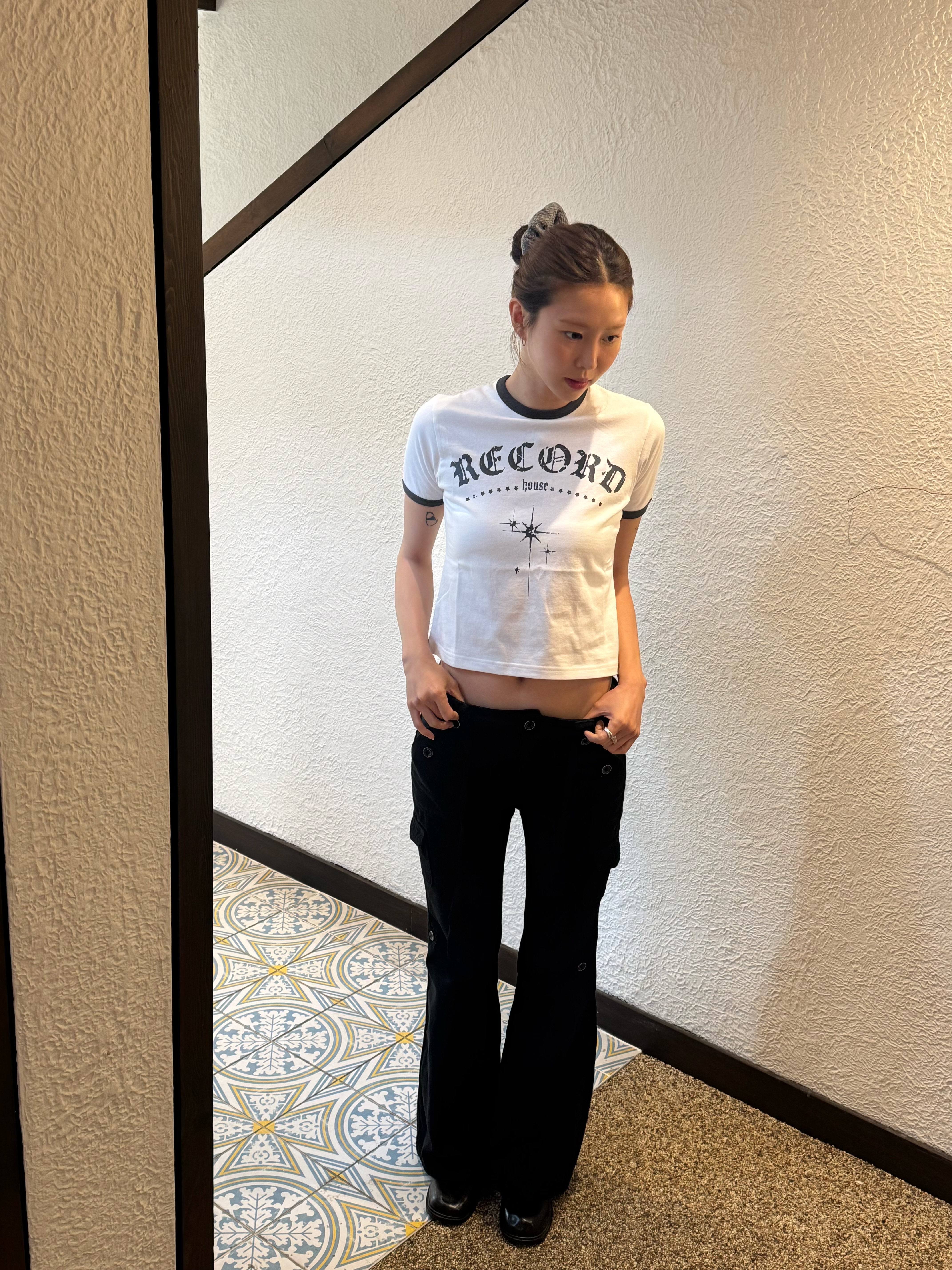 SLOW RECORD HOUSE Unisex RECORD Ringer Tee White 착용 스타일 - 2