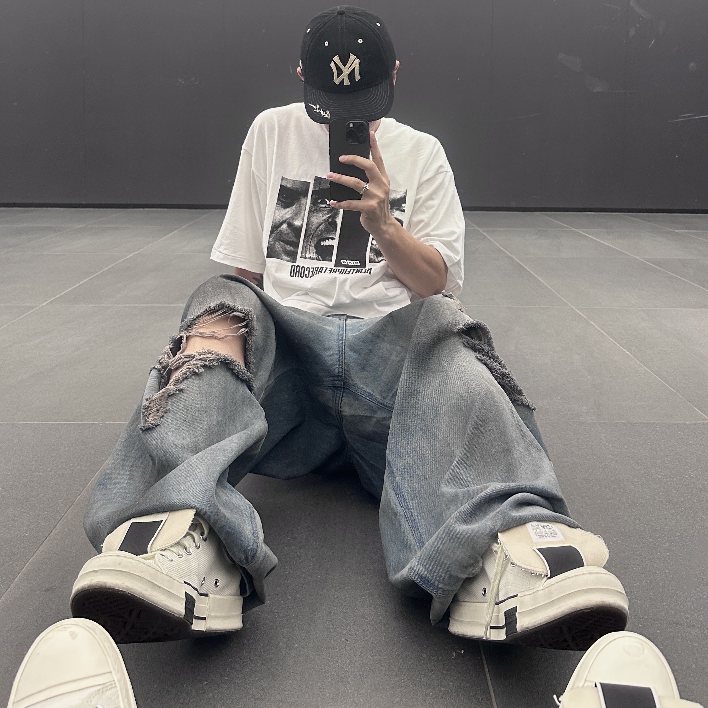 Converse x Drkshdw Drkstr Chuck 70 High Lily White, New Era MLB x Ralph Lauren New York Yankees Retro Crown 9Fifty Strapback Black 착용 스타일