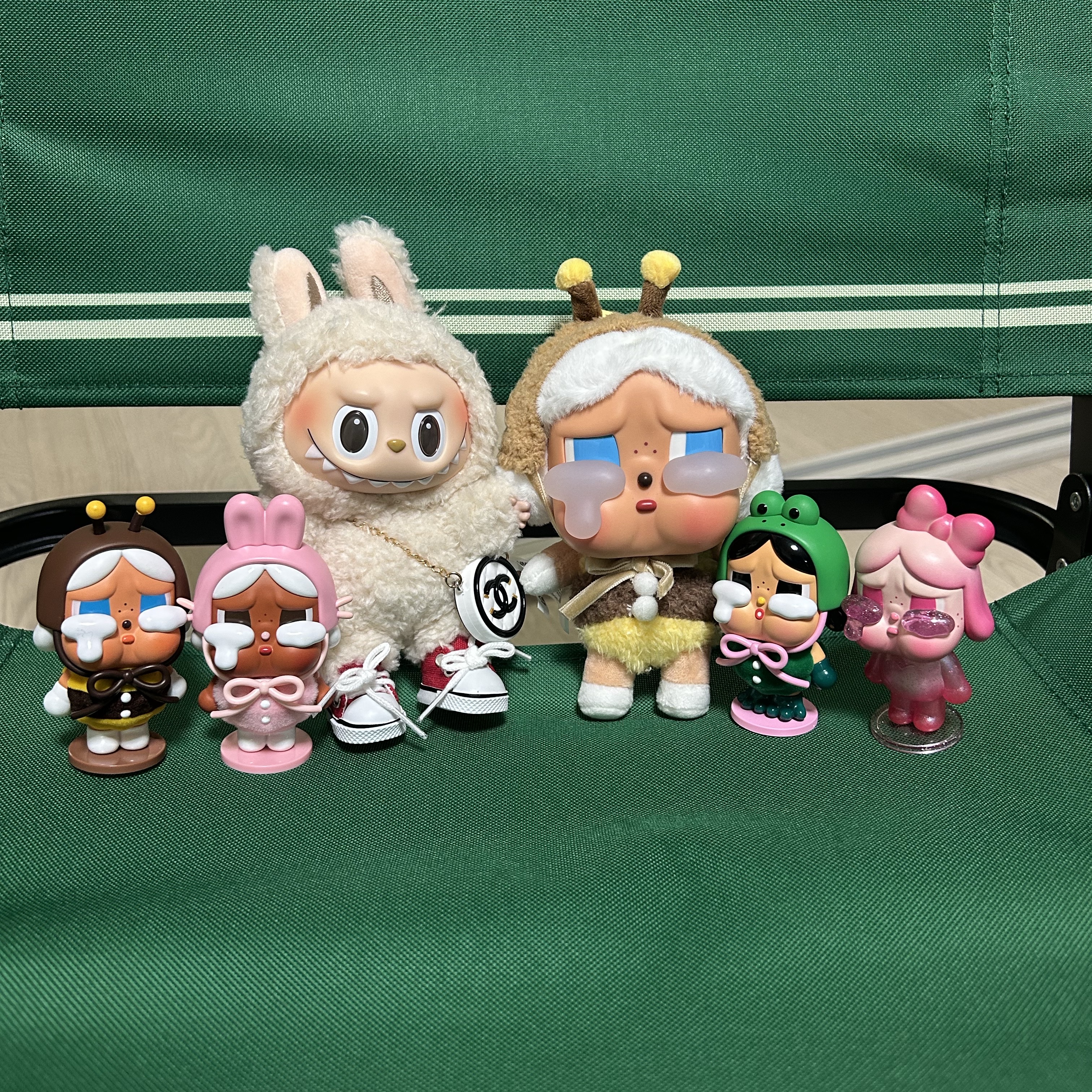 Pop Mart Labubu The Monsters Labubu Tasty Macarons Series Soymilk Keyring 착용 스타일 - 1
