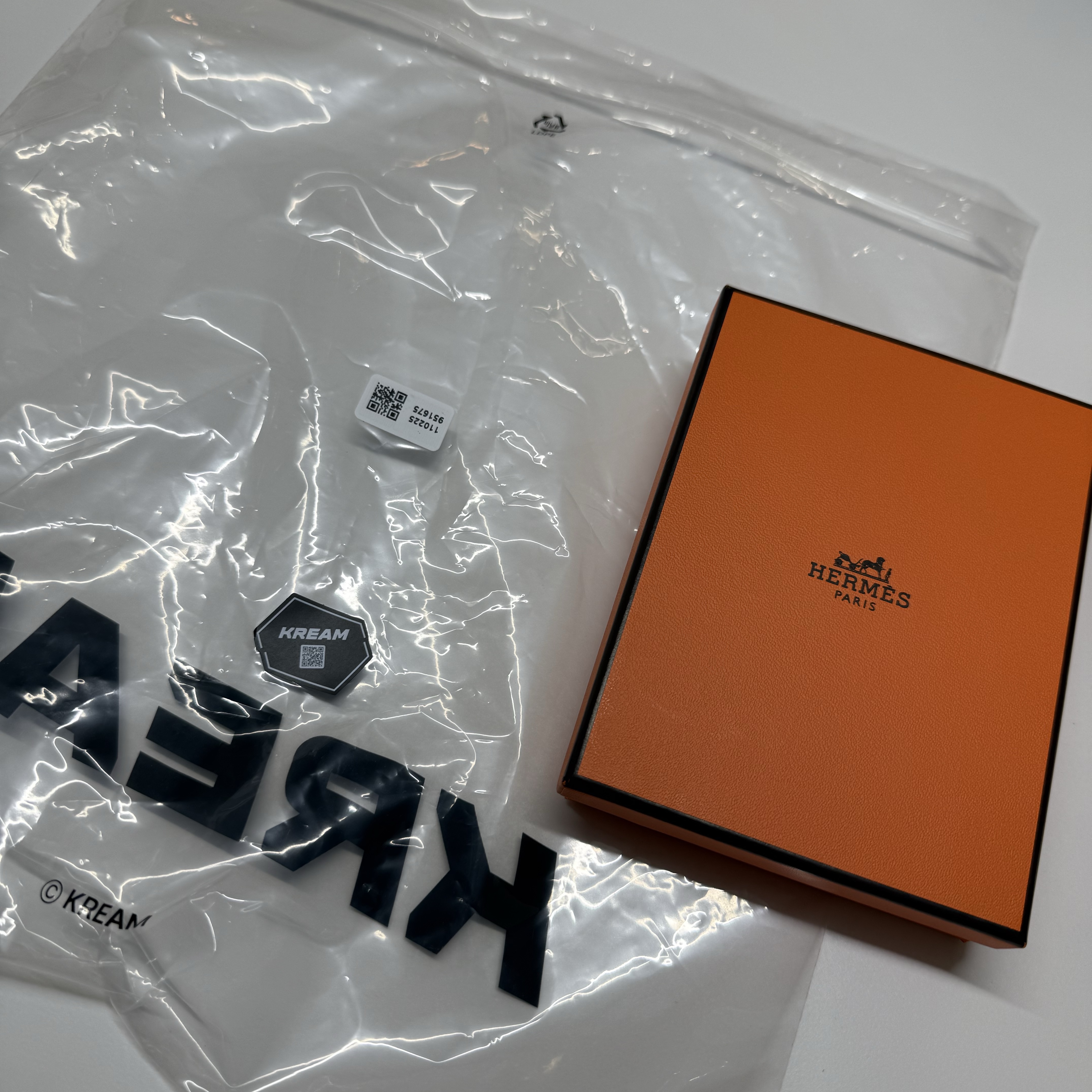 (W) Hermes Mini Pop H Pendant Rose Gold & Blanc 착용 스타일 - 2