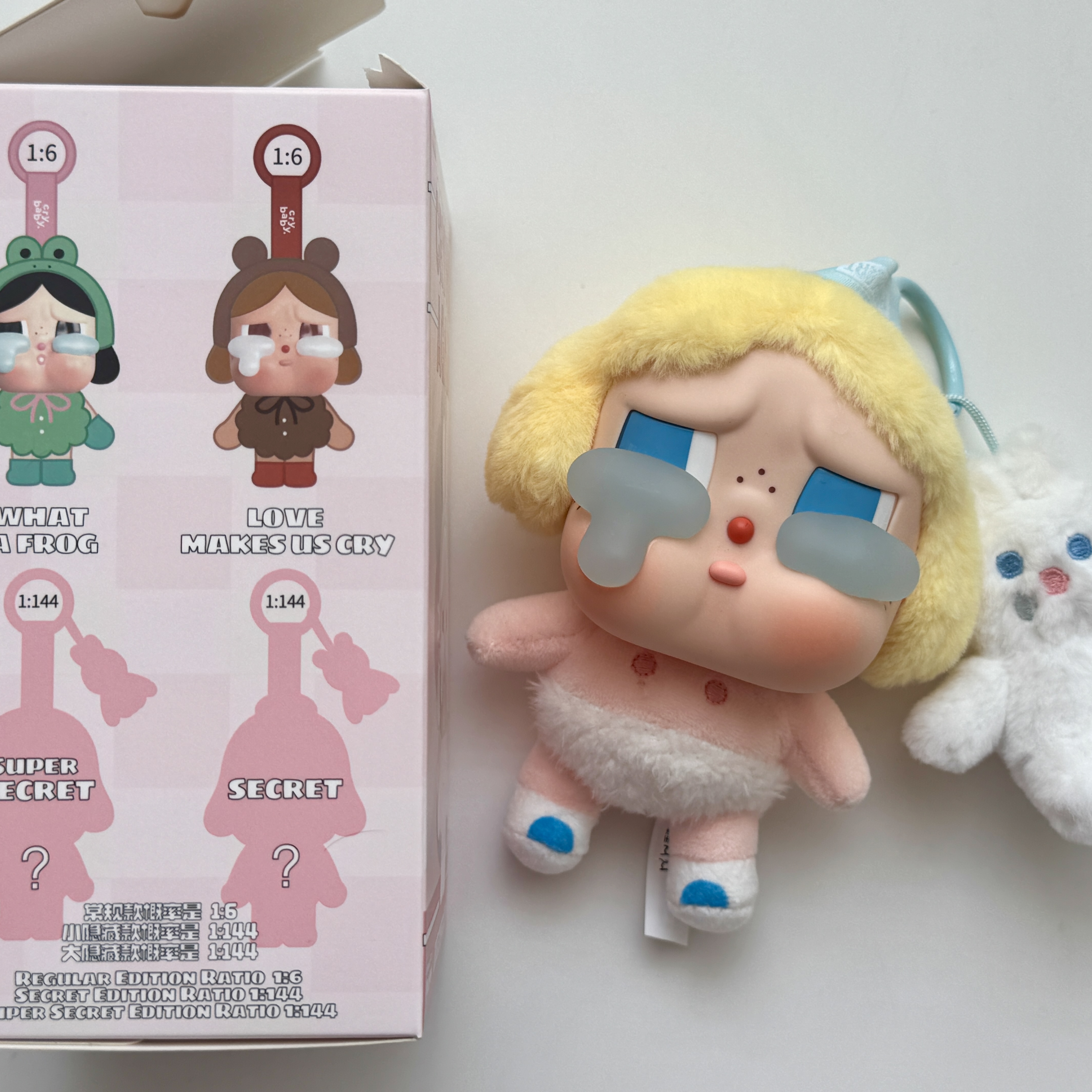 Pop Mart Crybaby Crying Again Series Plush Keyring Sealed Case (6 Blind Boxes), Pop Mart Crybaby Crying Again Series Plush Keyring Baby Blonde (Opened Case) 착용 스타일 - 2