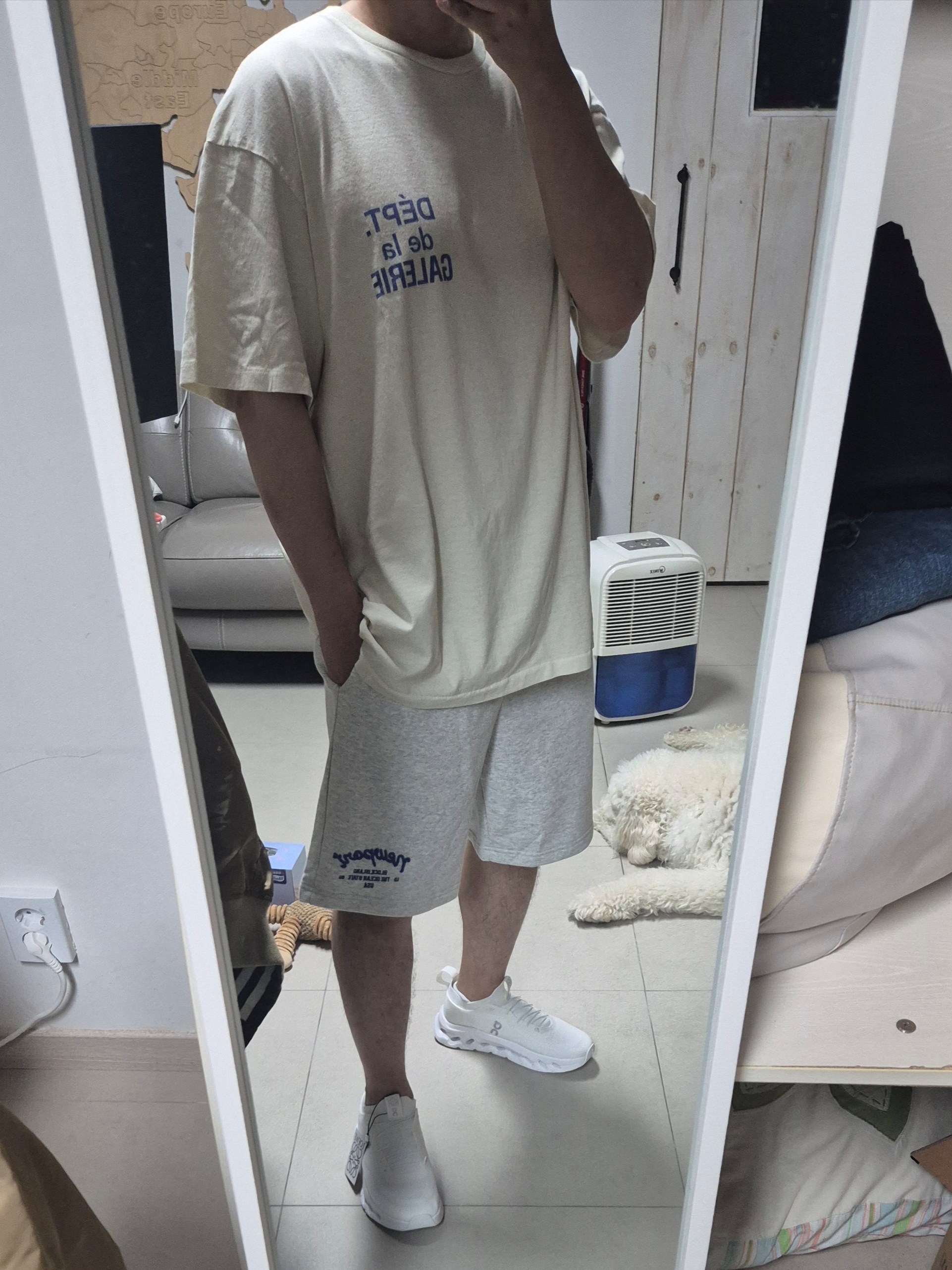 Gallery Dept. French T-Shirt Cream Blue, Loewe x On Running Cloudtilt All White 착용 스타일 - 1
