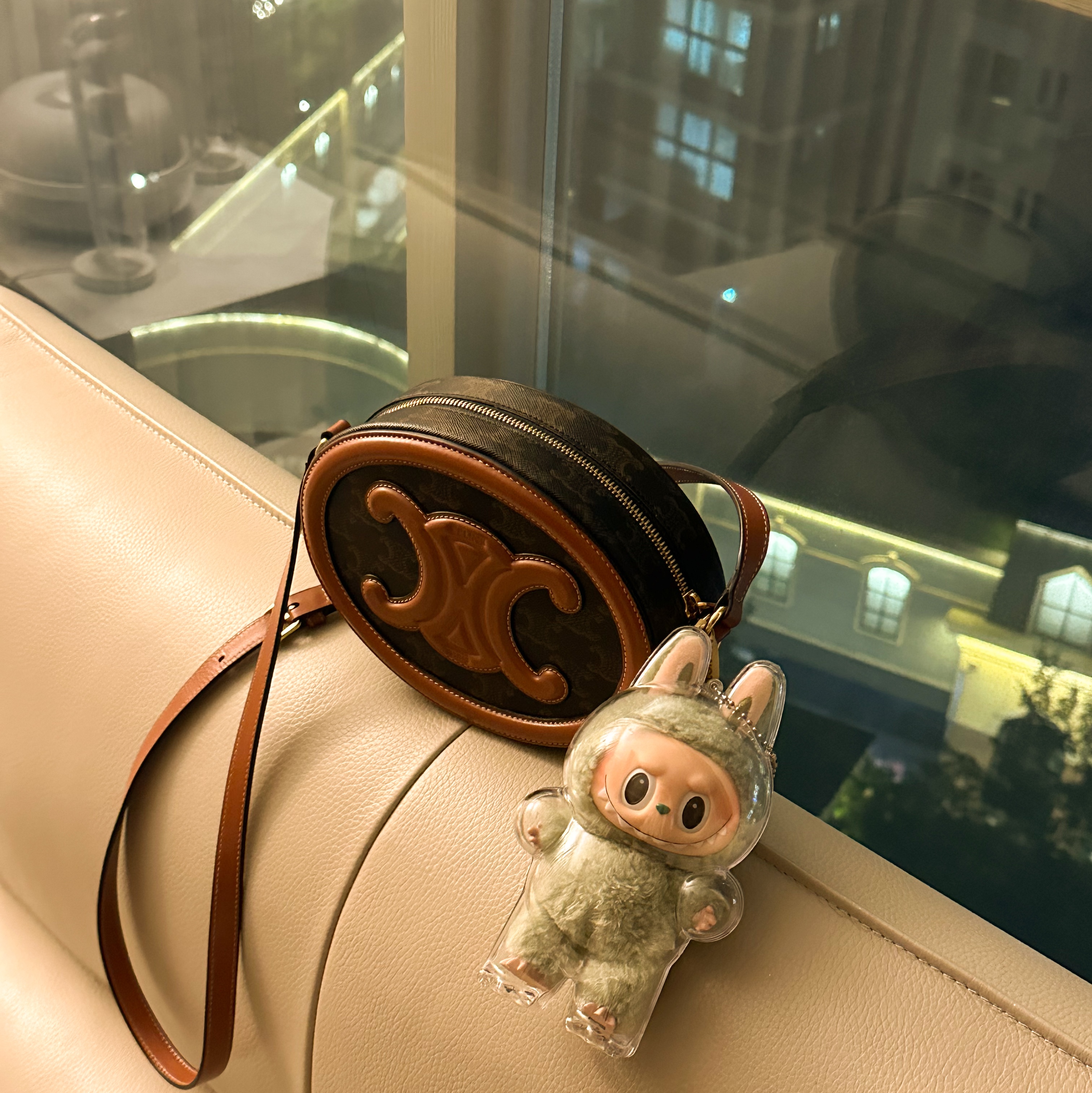 Pop Mart Labubu The Monsters Labubu Tasty Macarons Series Green Grape Keyring (Opened Case) 착용 스타일