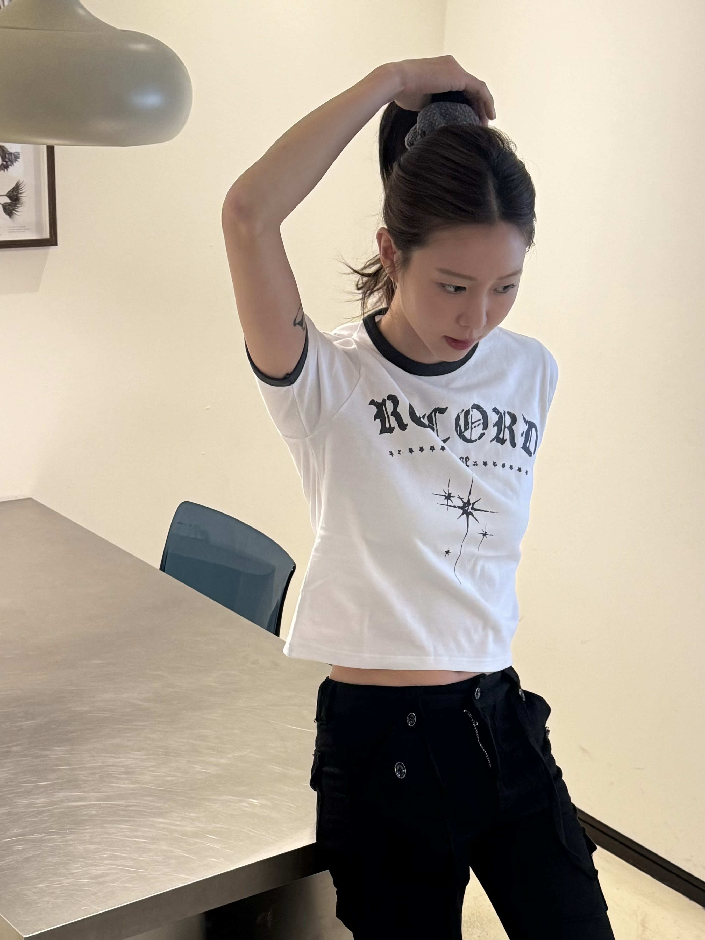 SLOW RECORD HOUSE Unisex RECORD Ringer Tee White 착용 스타일 - 3