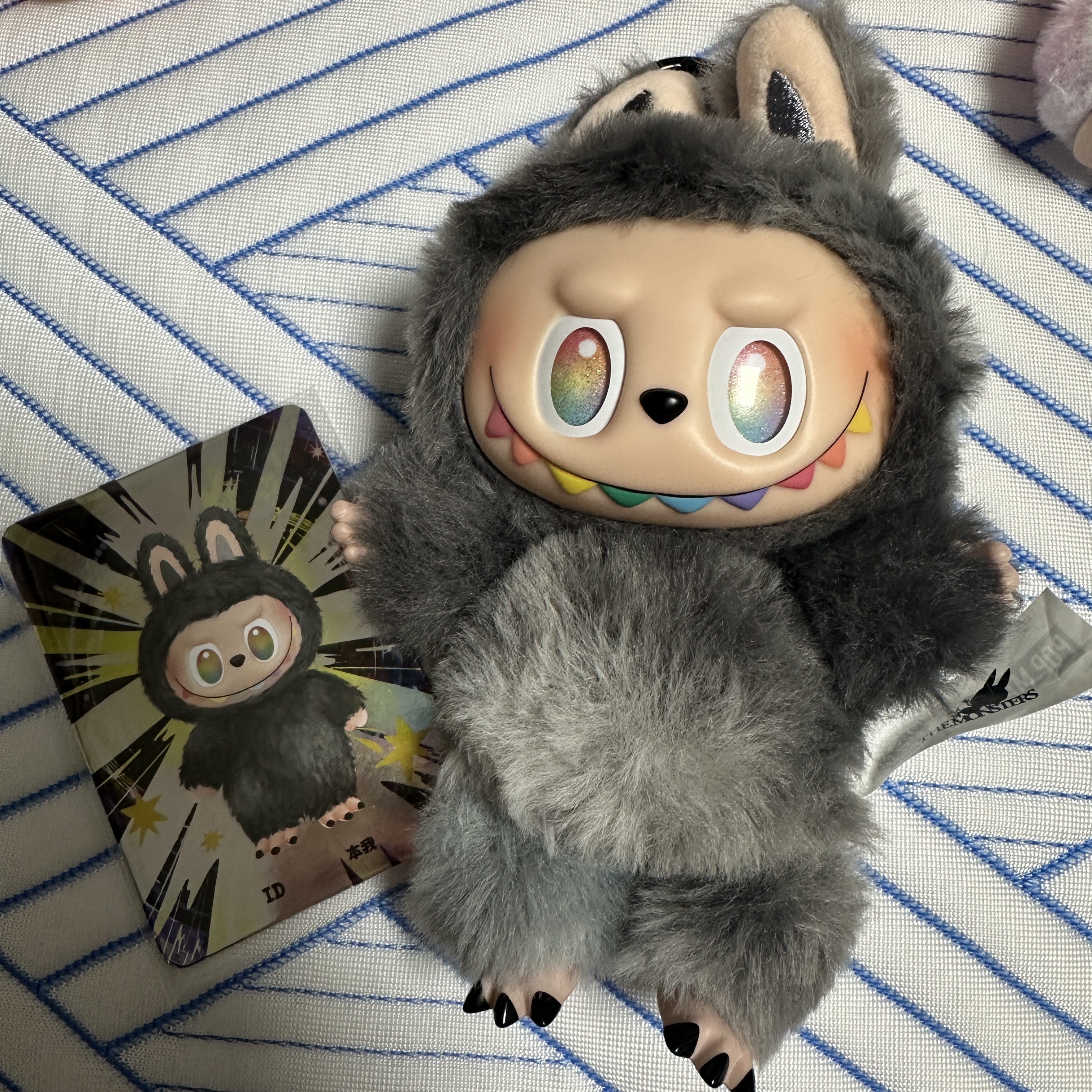 Pop Mart Labubu The Monsters Highlight Series Sealed Case (6 Blind Boxes), Pop Mart Labubu The Monsters Highlight Series ID Keyring (Opened Case) 착용 스타일 - 3