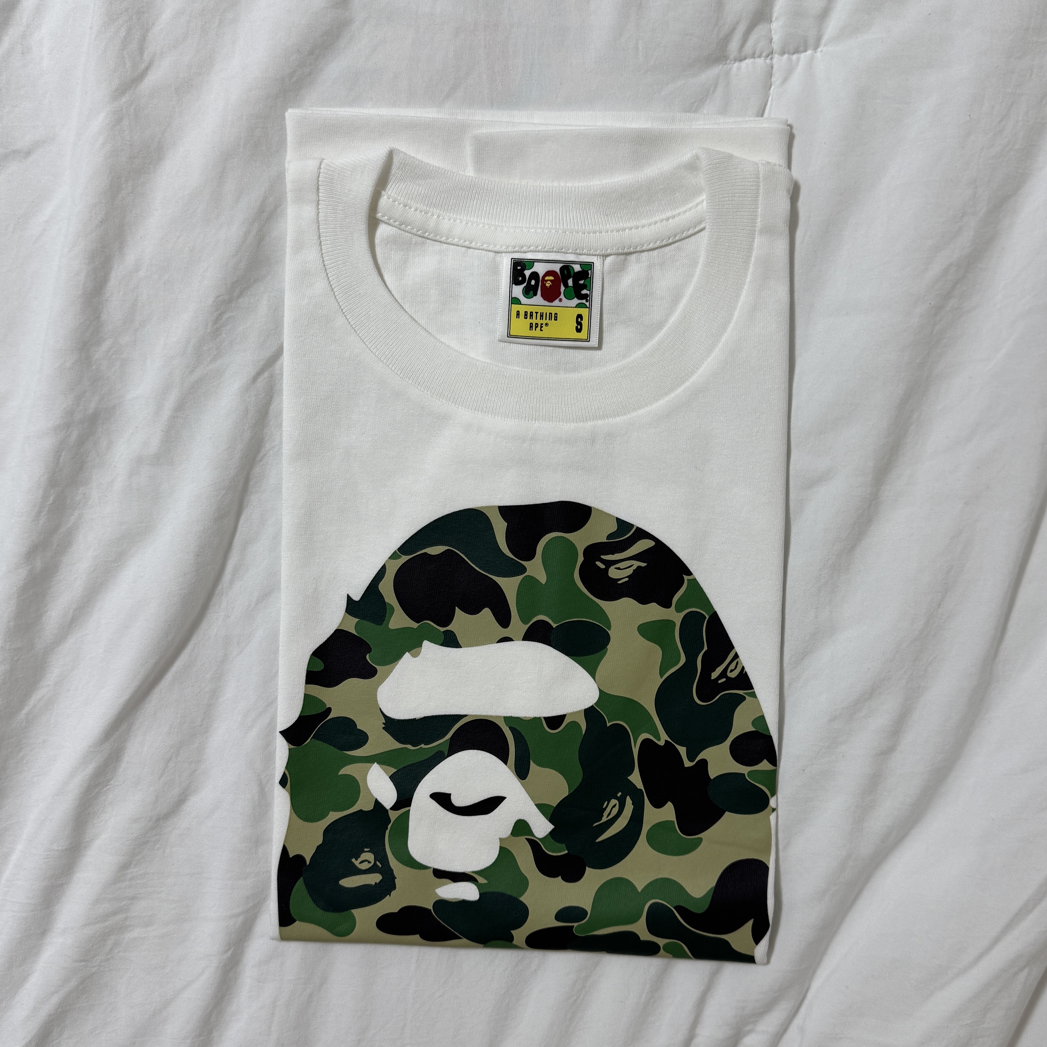 BAPE ABC Camo By Bathing Ape T-Shirt White Green 착용 스타일 - 3