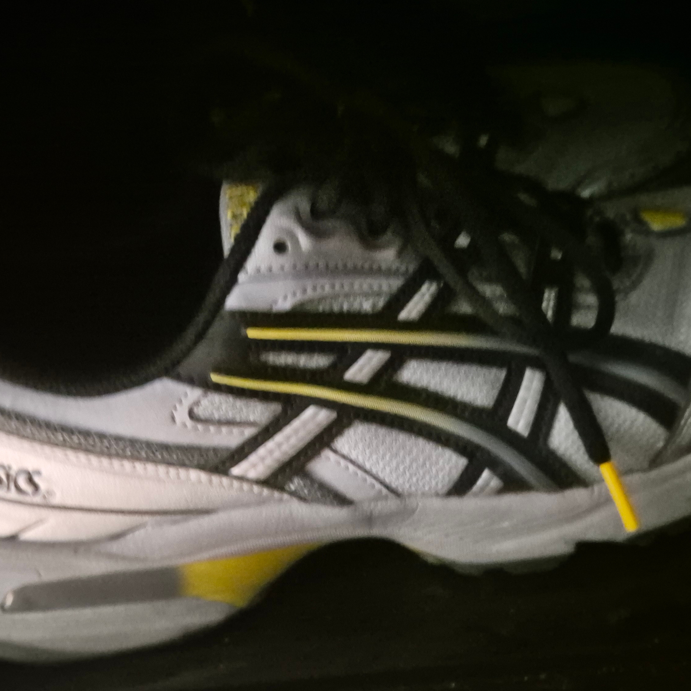 Asics Gel-1090 Mid Grey Black 착용 스타일