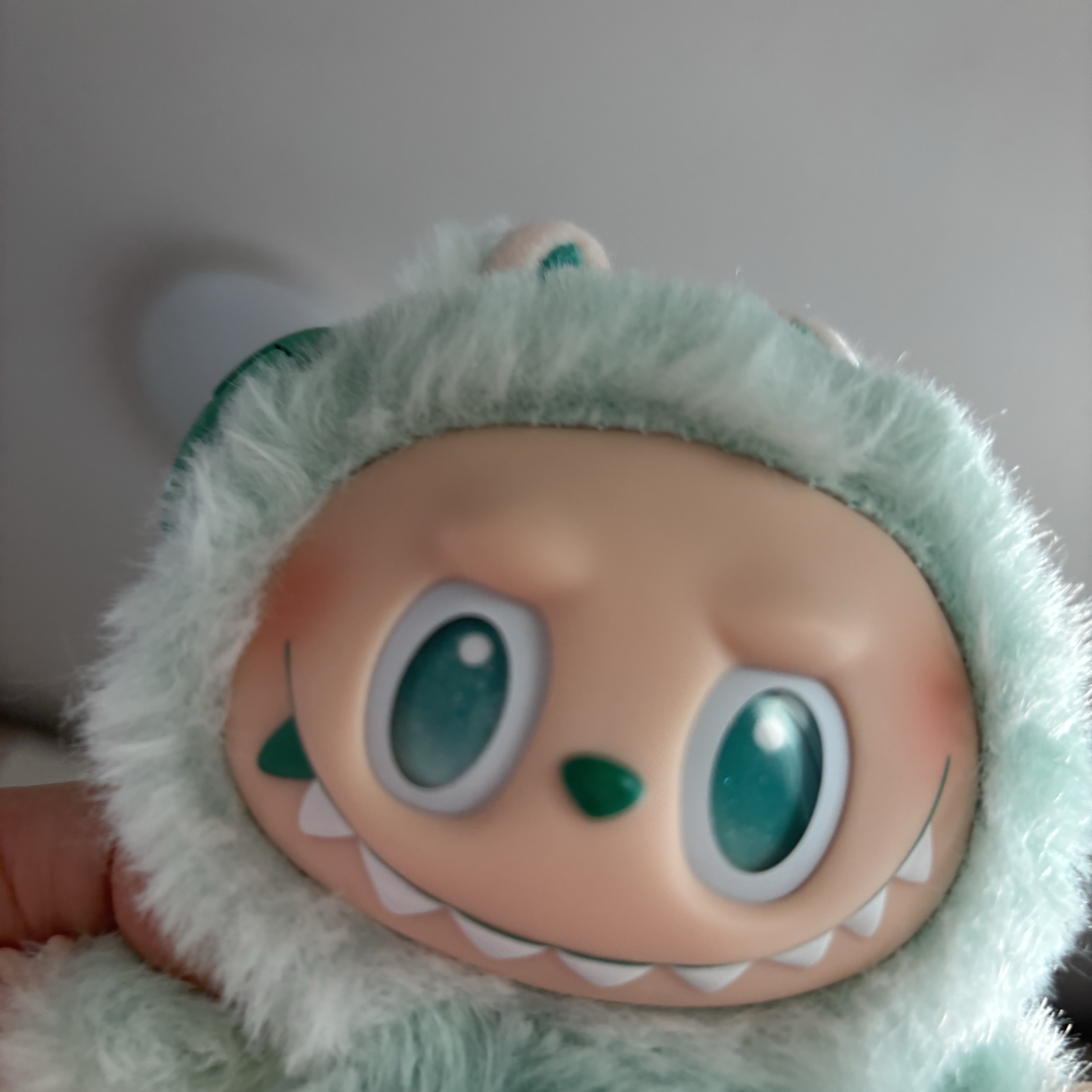 Pop Mart Labubu The Monsters Highlight Series Serenity Keyring (Opened Case) 착용 스타일