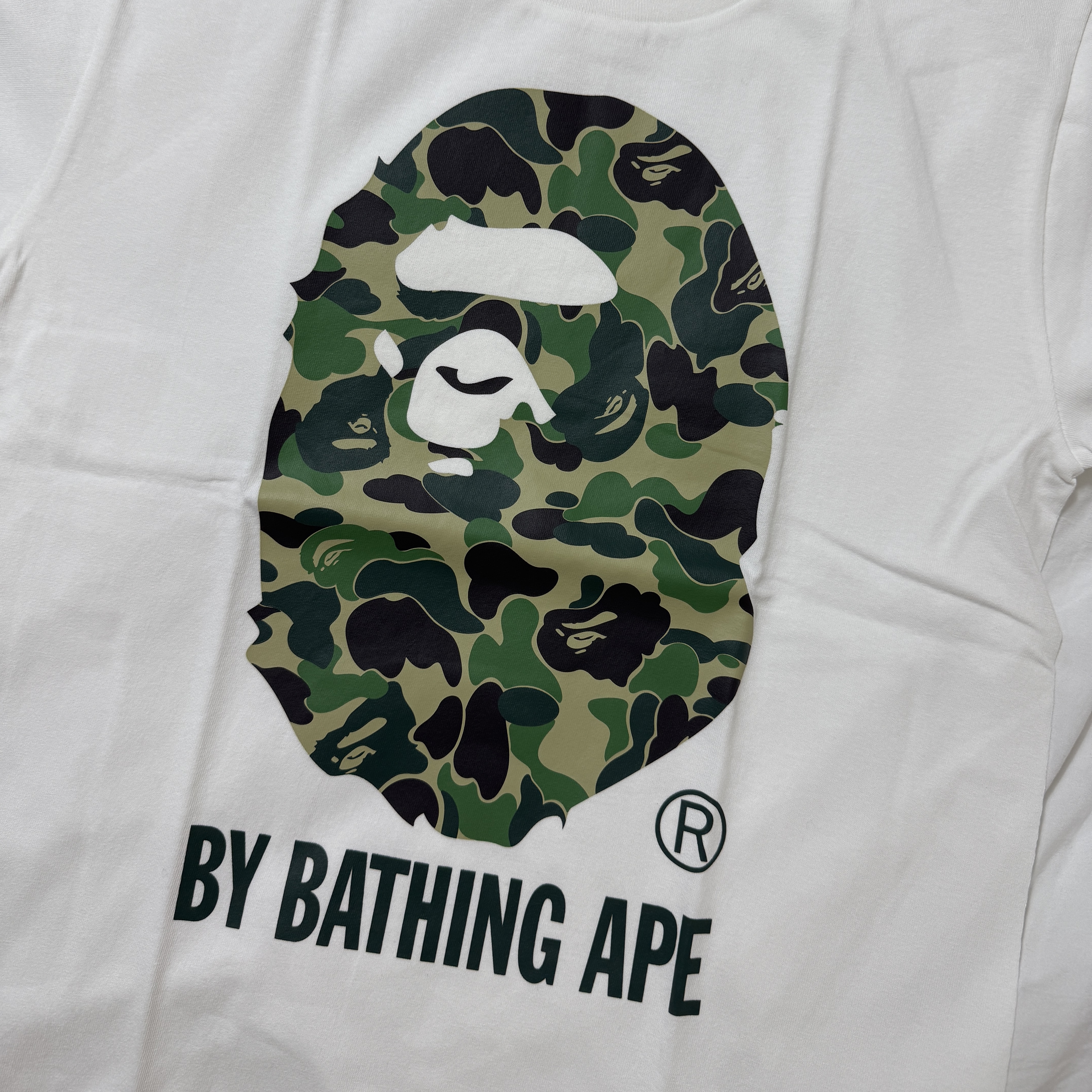 BAPE ABC Camo By Bathing Ape T-Shirt White Green 착용 스타일 - 1