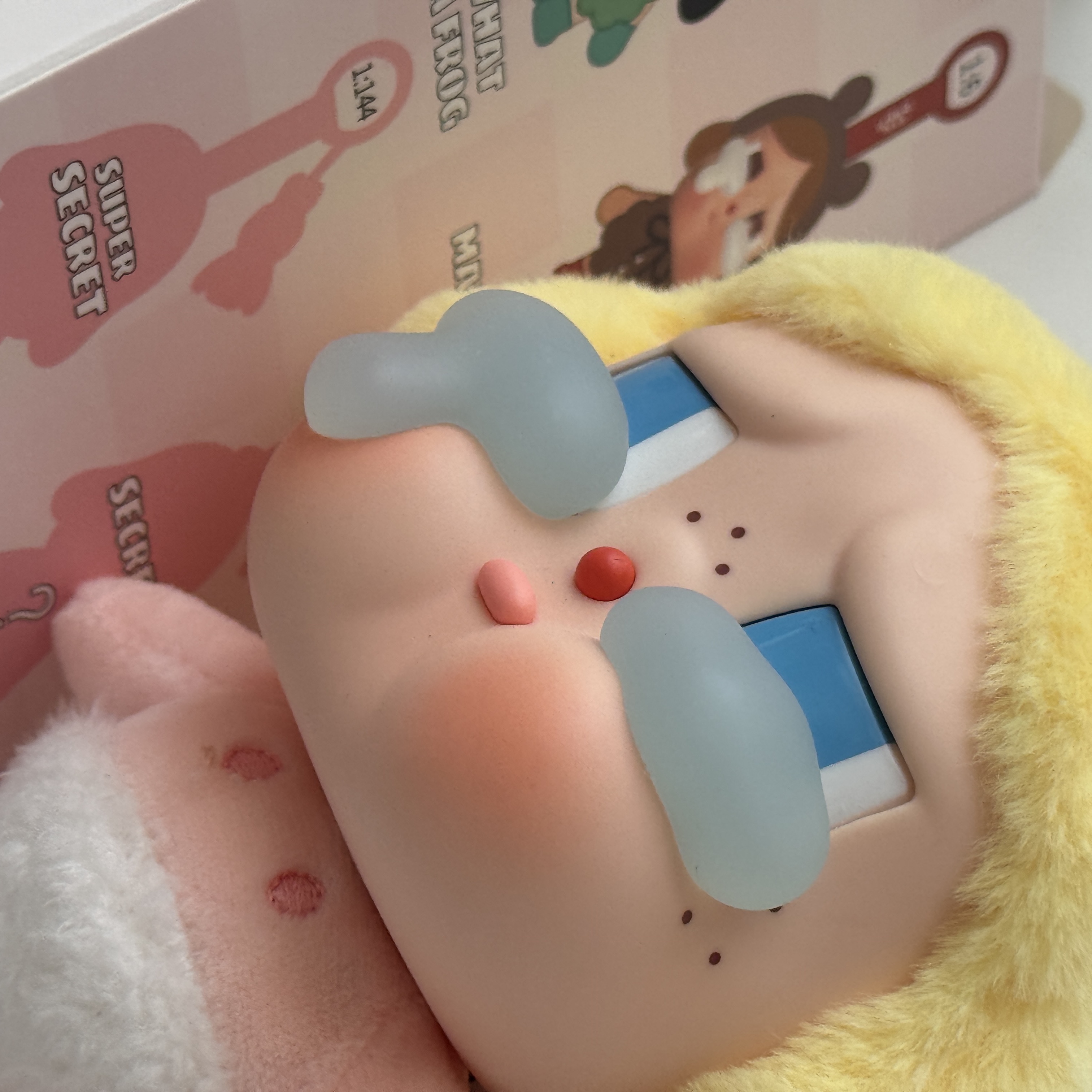 Pop Mart Crybaby Crying Again Series Plush Keyring Sealed Case (6 Blind Boxes), Pop Mart Crybaby Crying Again Series Plush Keyring Baby Blonde (Opened Case) 착용 스타일 - 3