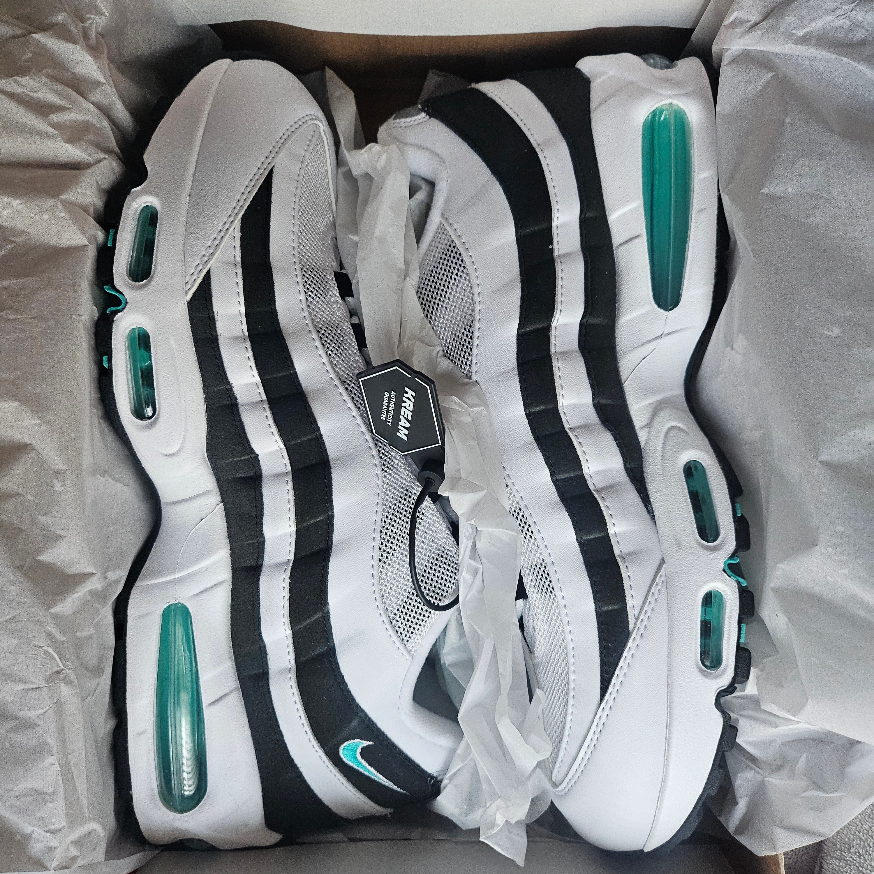 Nike Air Max 95 OG White and Black 착용 스타일