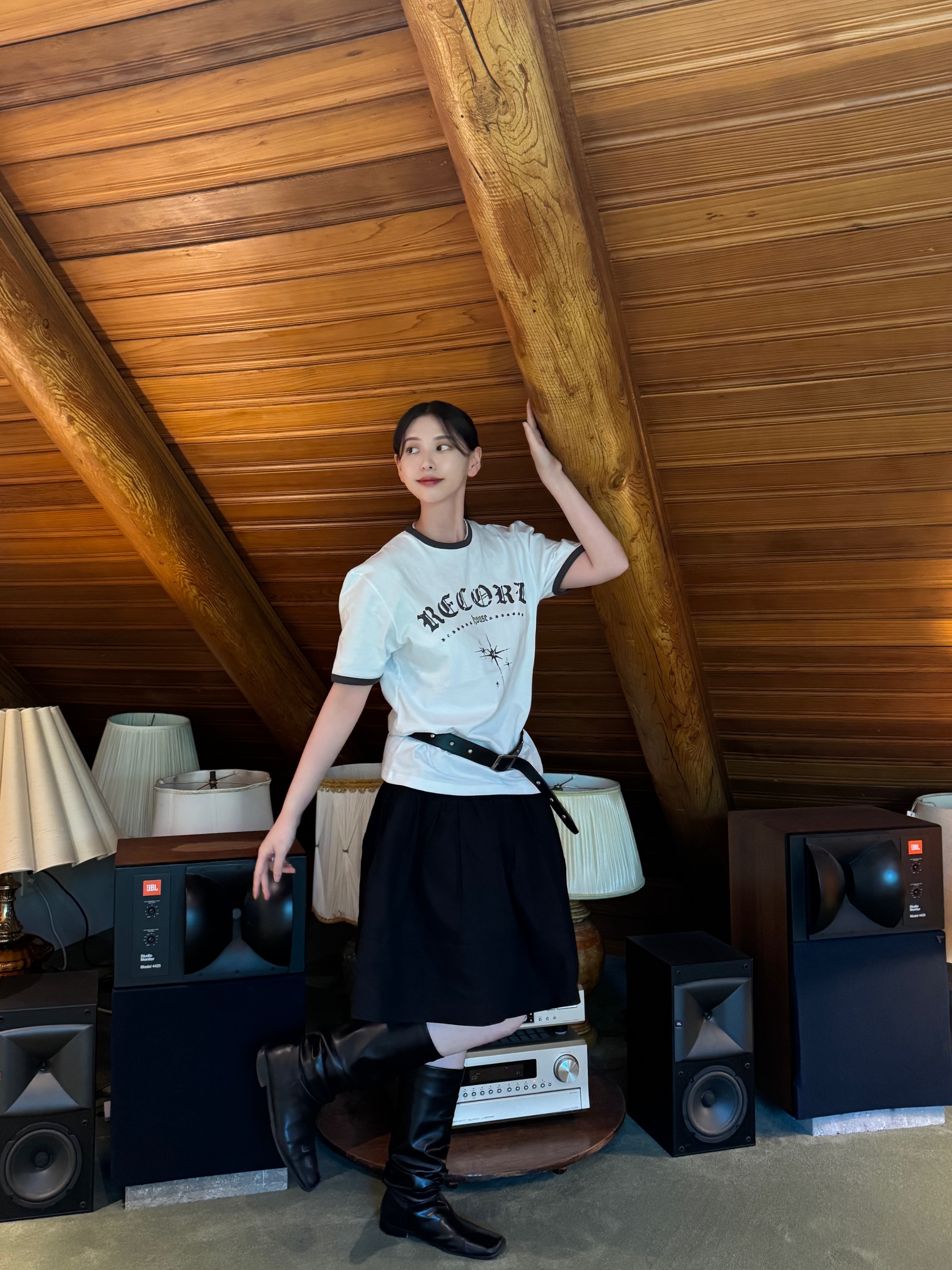 SLOW RECORD HOUSE Unisex RECORD Ringer Tee White 착용 스타일 - 2