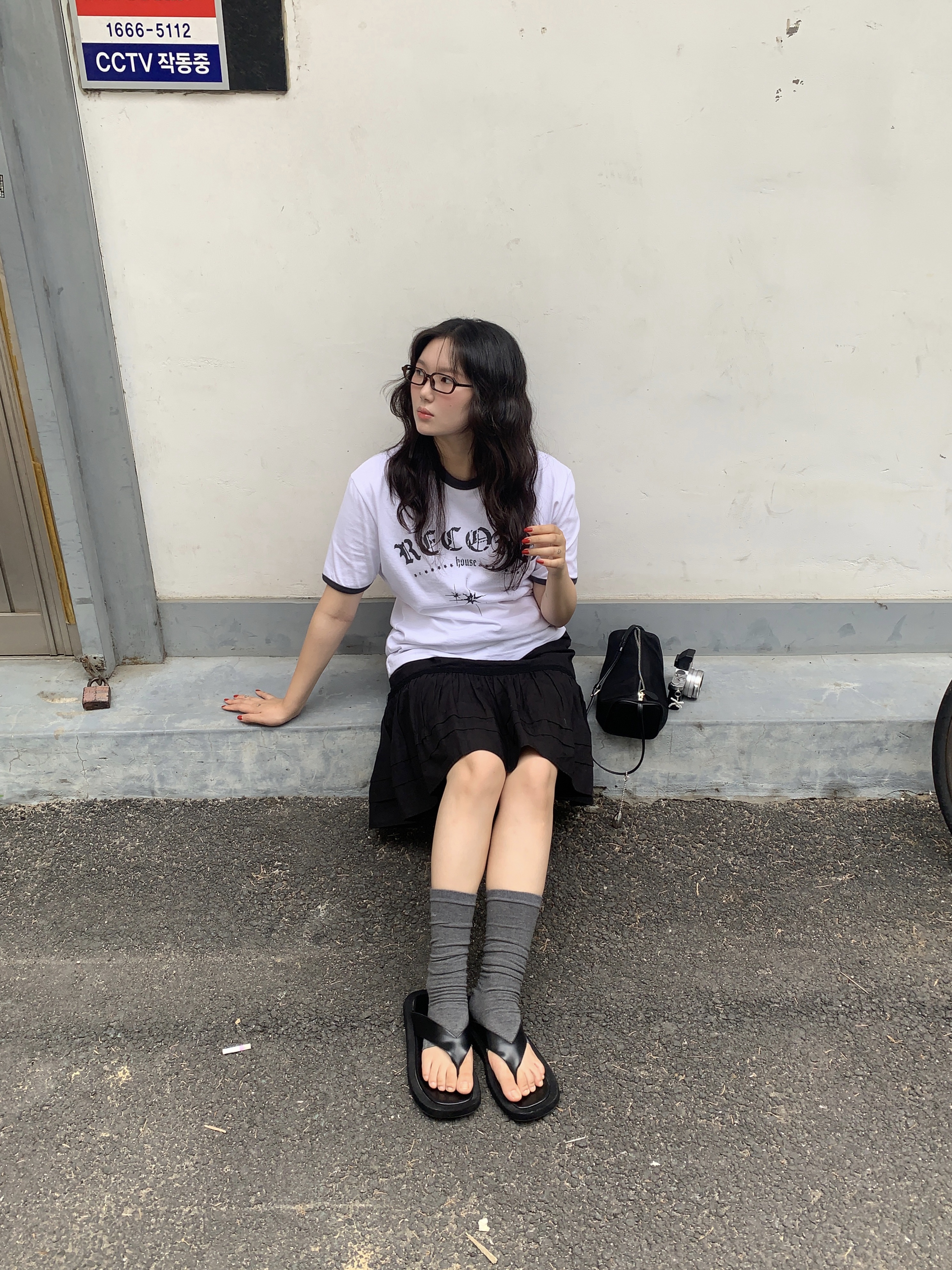 SLOW RECORD HOUSE Unisex RECORD Ringer Tee White 착용 스타일 - 4